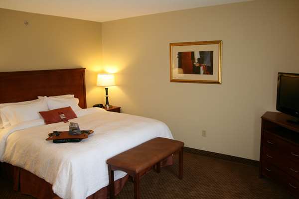  - Hampton Inn & Suites Warren