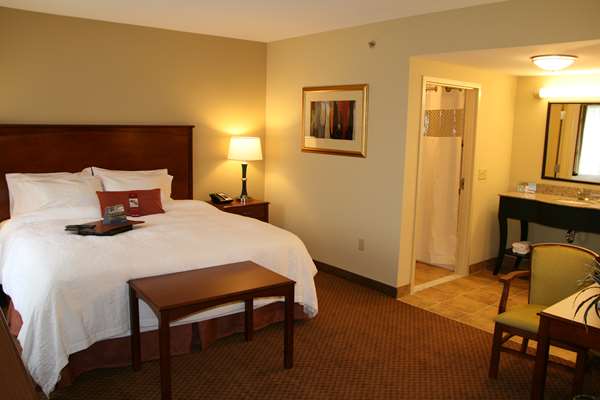  - Hampton Inn & Suites Warren