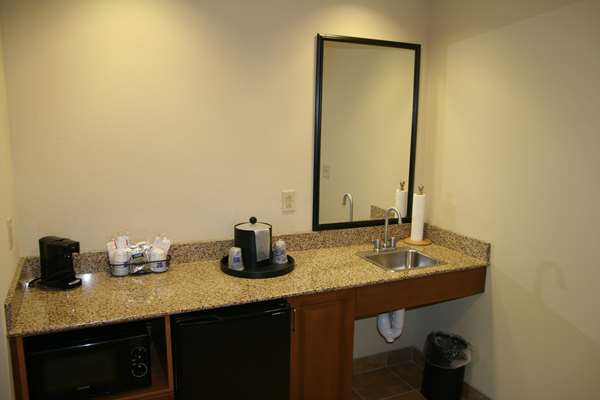  - Hampton Inn & Suites Warren