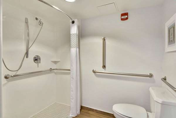  - Hampton Inn Old Town Alexandria - I-95 & I-495, Exit 176B