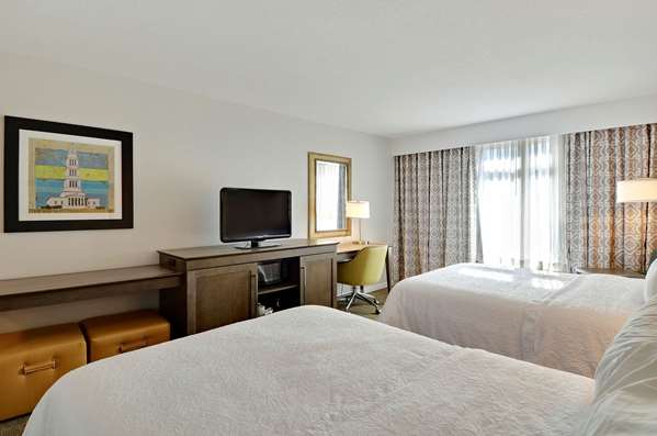  - Hampton Inn Old Town Alexandria - I-95 & I-495, Exit 176B