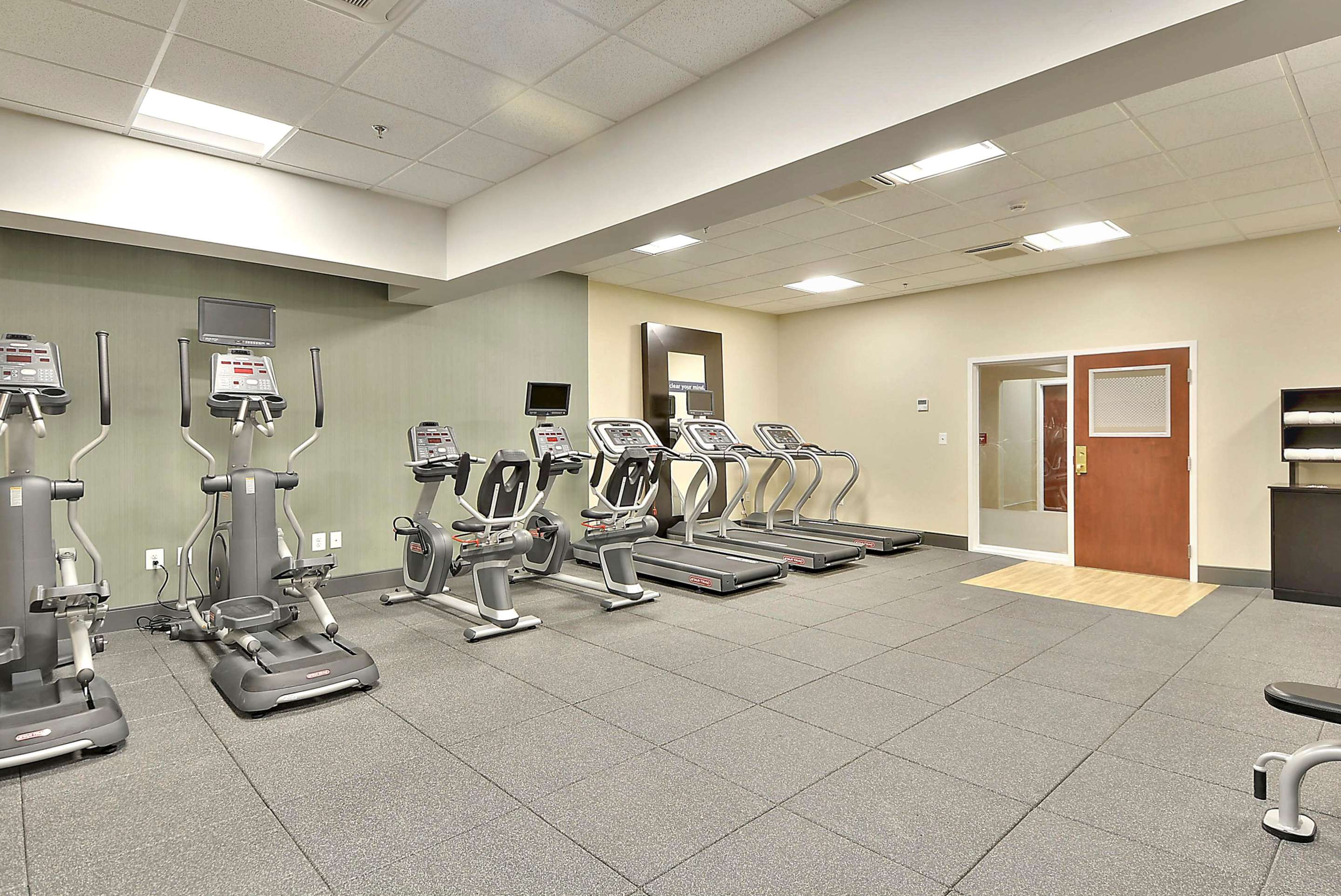 Health club fitness center gym | Hampton Inn Alexandria-Old Town/King St. Metro