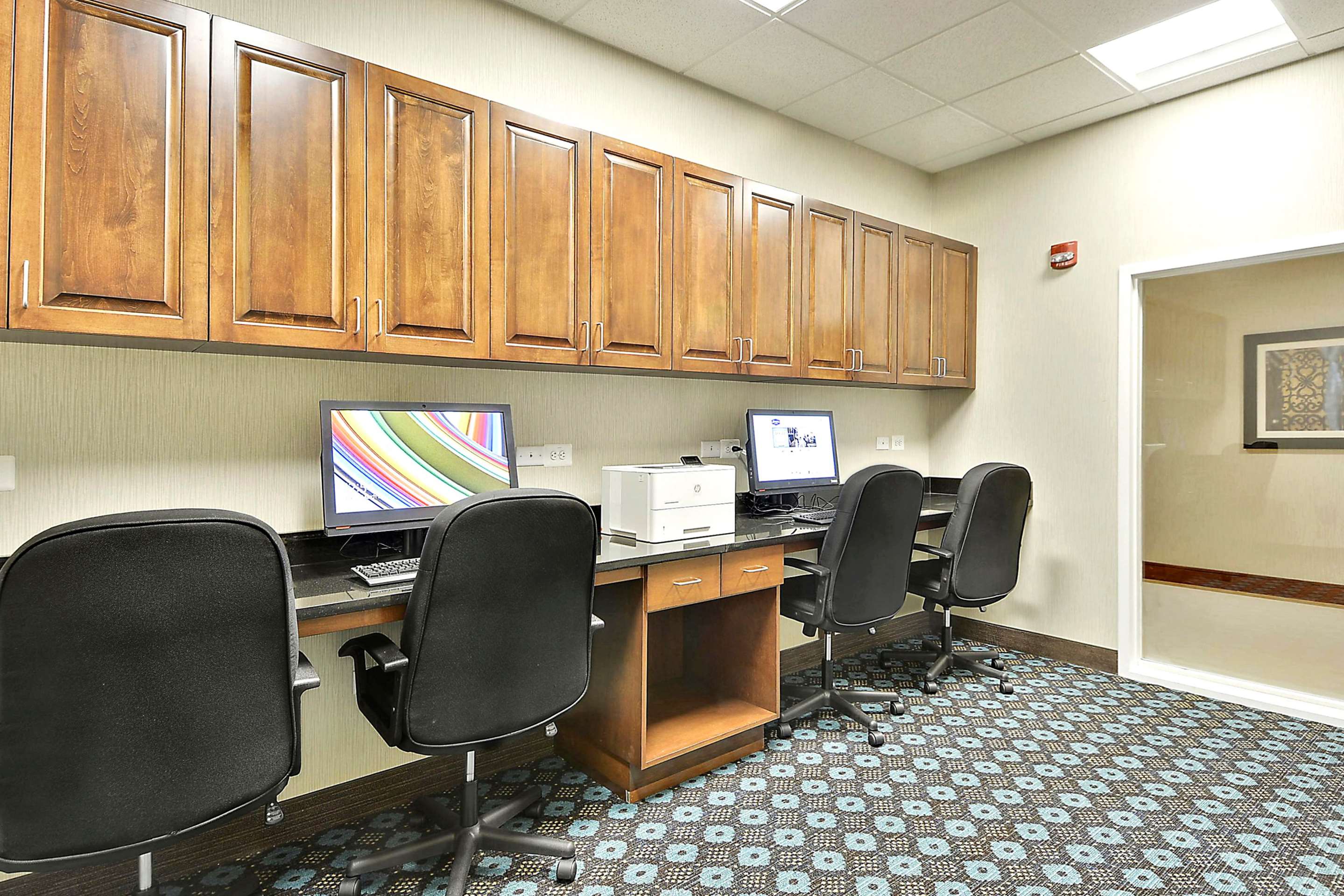Business Center | Hampton Inn Alexandria-Old Town/King St. Metro