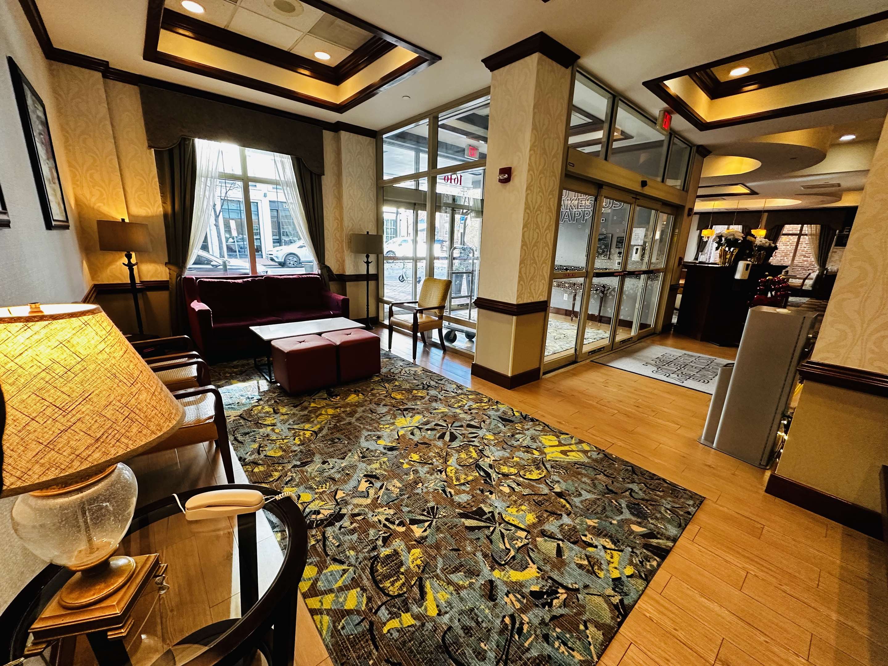 Lobby | Hampton Inn Alexandria-Old Town/King St. Metro