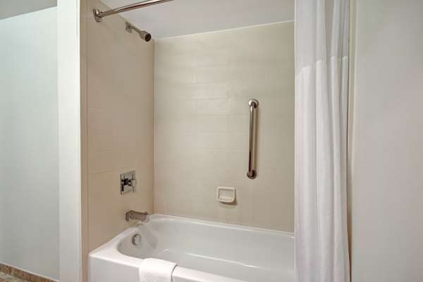  - Hampton Inn Old Town Area Alexandria - I-95 & I-495, Exit 177