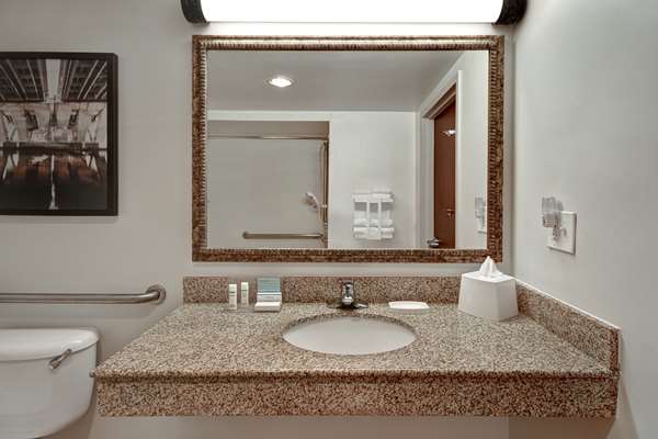  - Hampton Inn Old Town Area Alexandria - I-95 & I-495, Exit 177