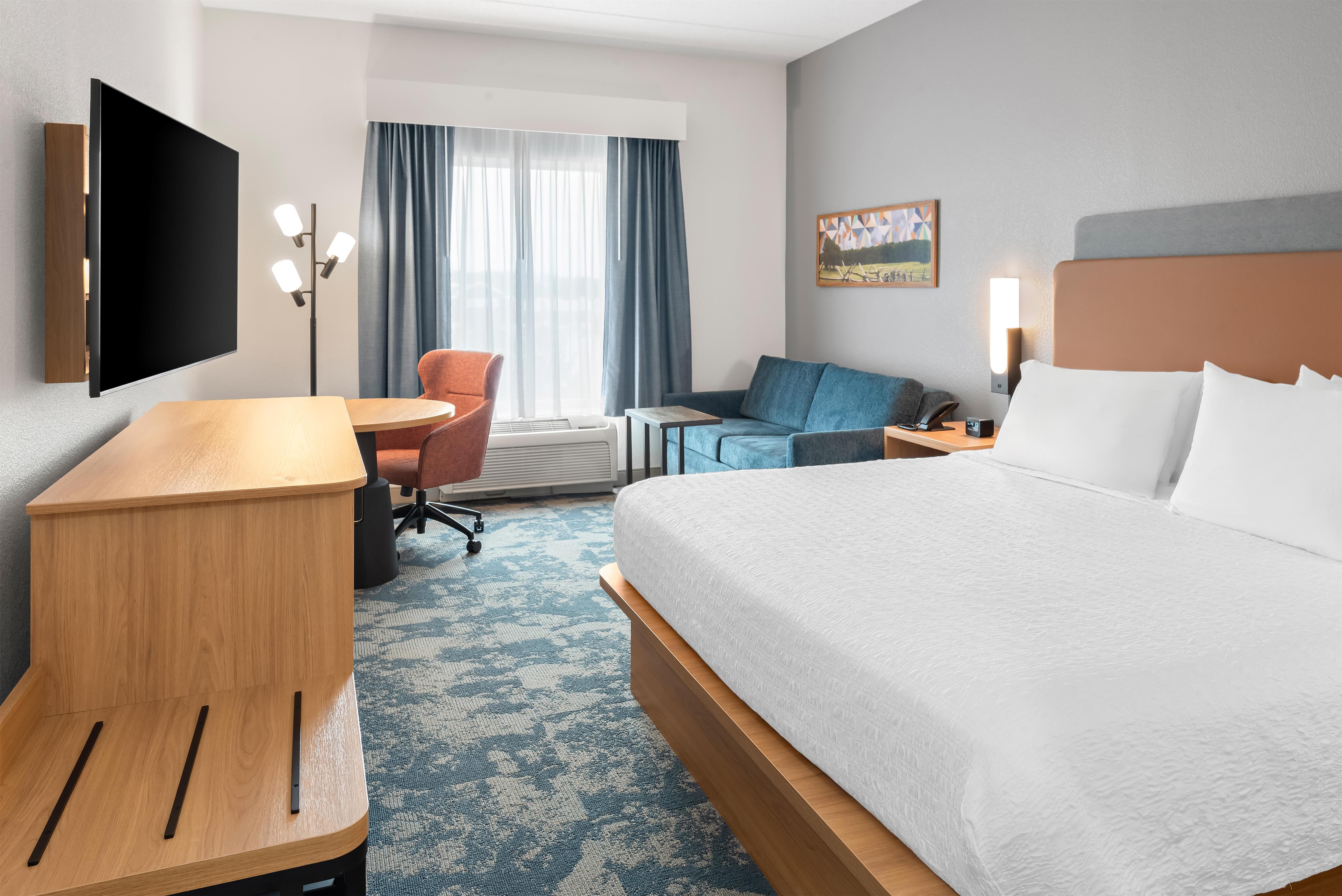 Hampton Inn by Hilton Gainesville-Haymarket Room Type - 1KING STUDY SOFABED NOSMOK