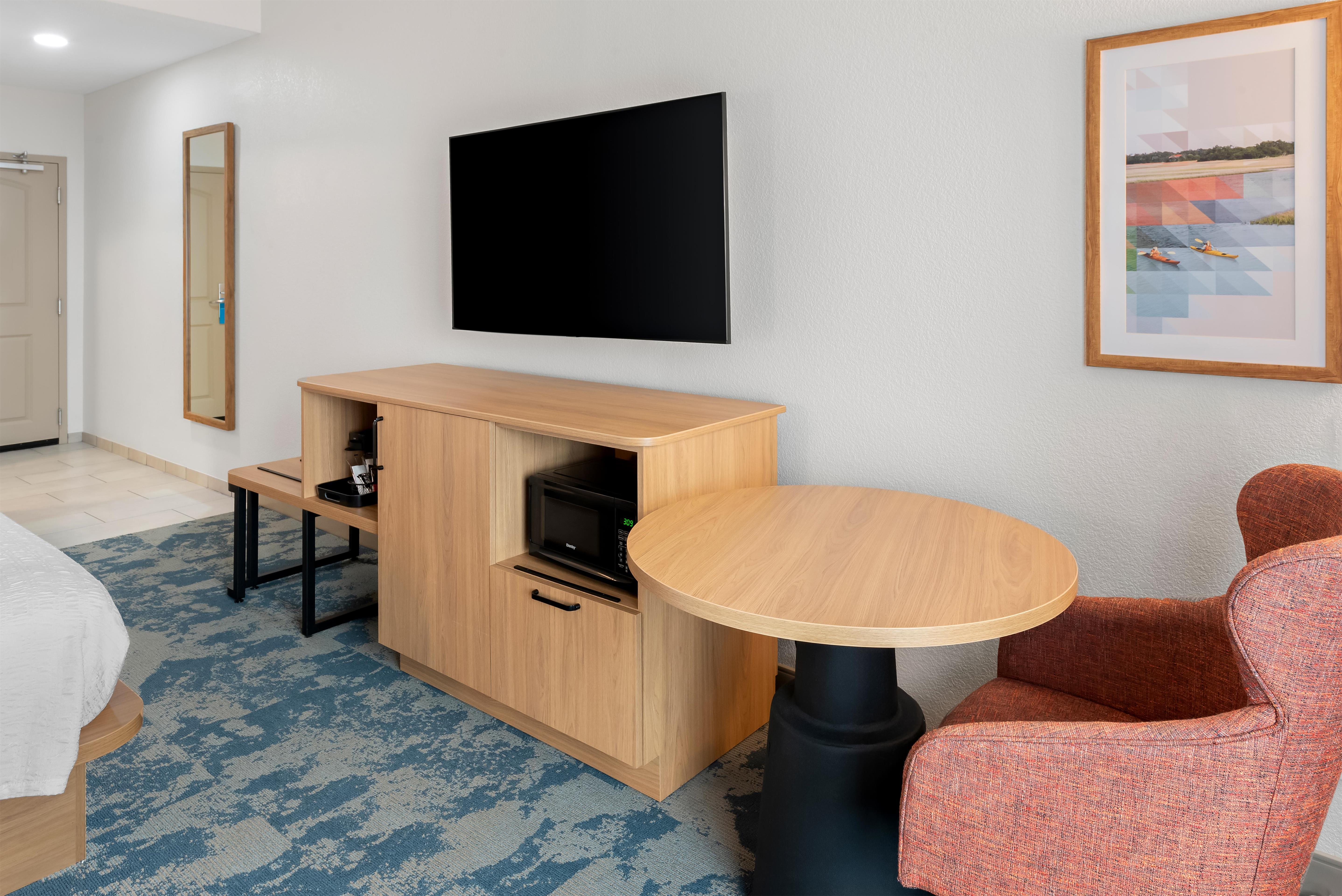 Hampton Inn by Hilton Gainesville-Haymarket Room Type - 1KING STUDY SOFABED NOSMOK