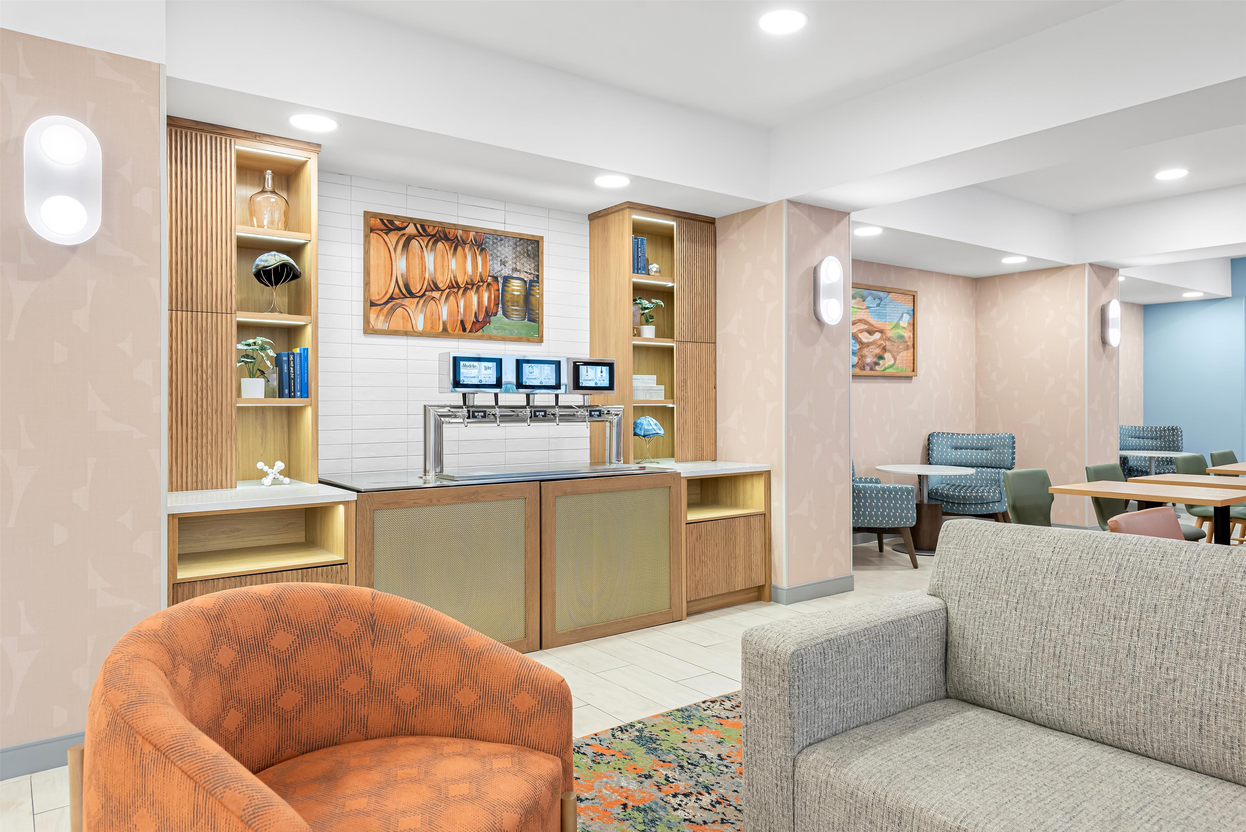 BarLounge | Hampton Inn by Hilton Gainesville-Haymarket