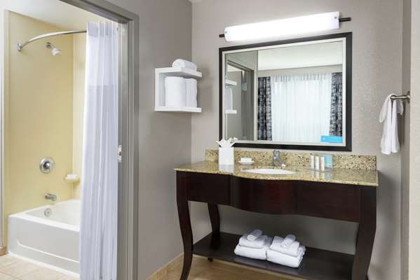  - Hampton Inn & Suites National Harbor - I-95 & I-495, Exit 2A
