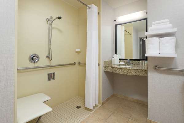  - Hampton Inn & Suites National Harbor - I-95 & I-495, Exit 2A