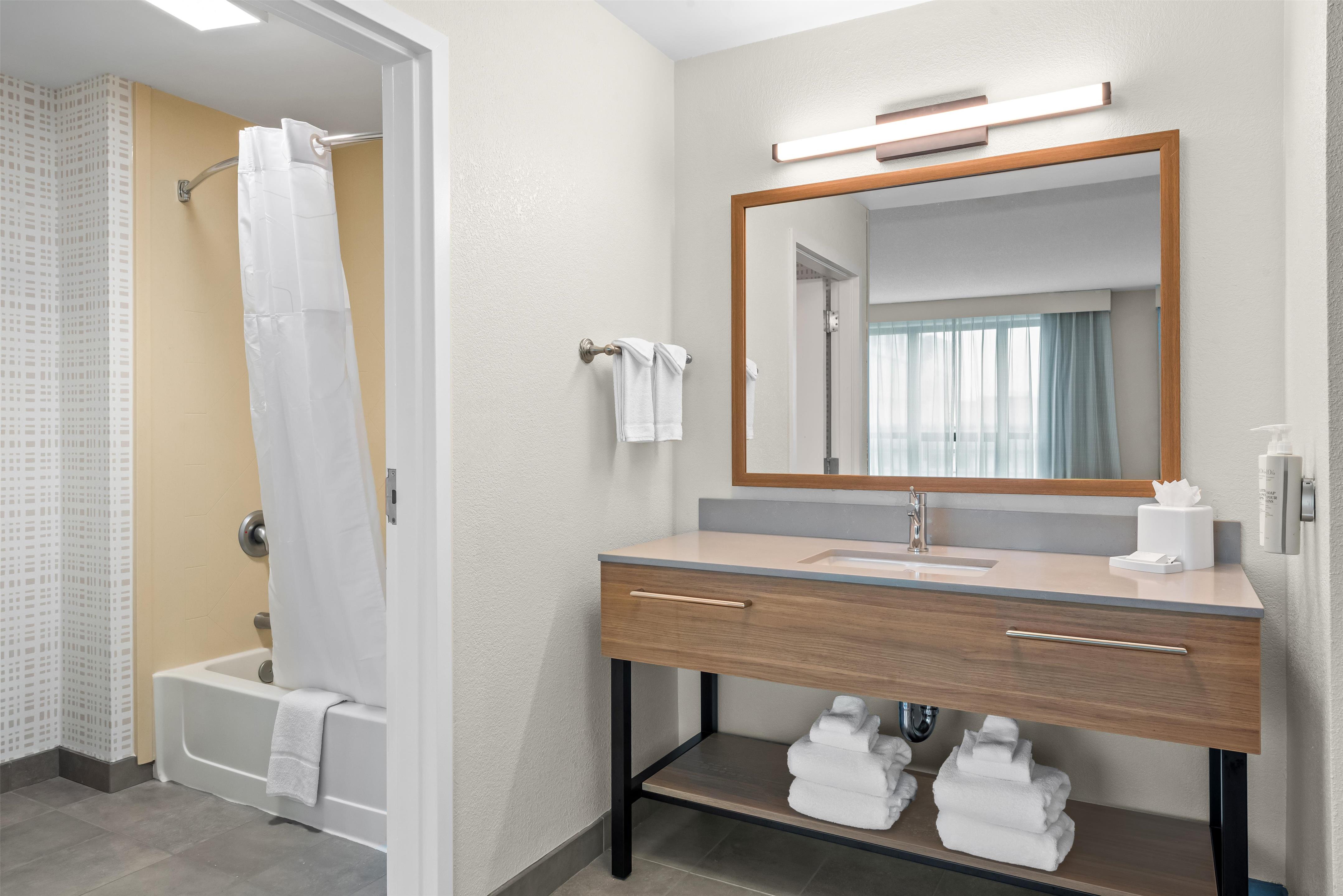 Guest room bath