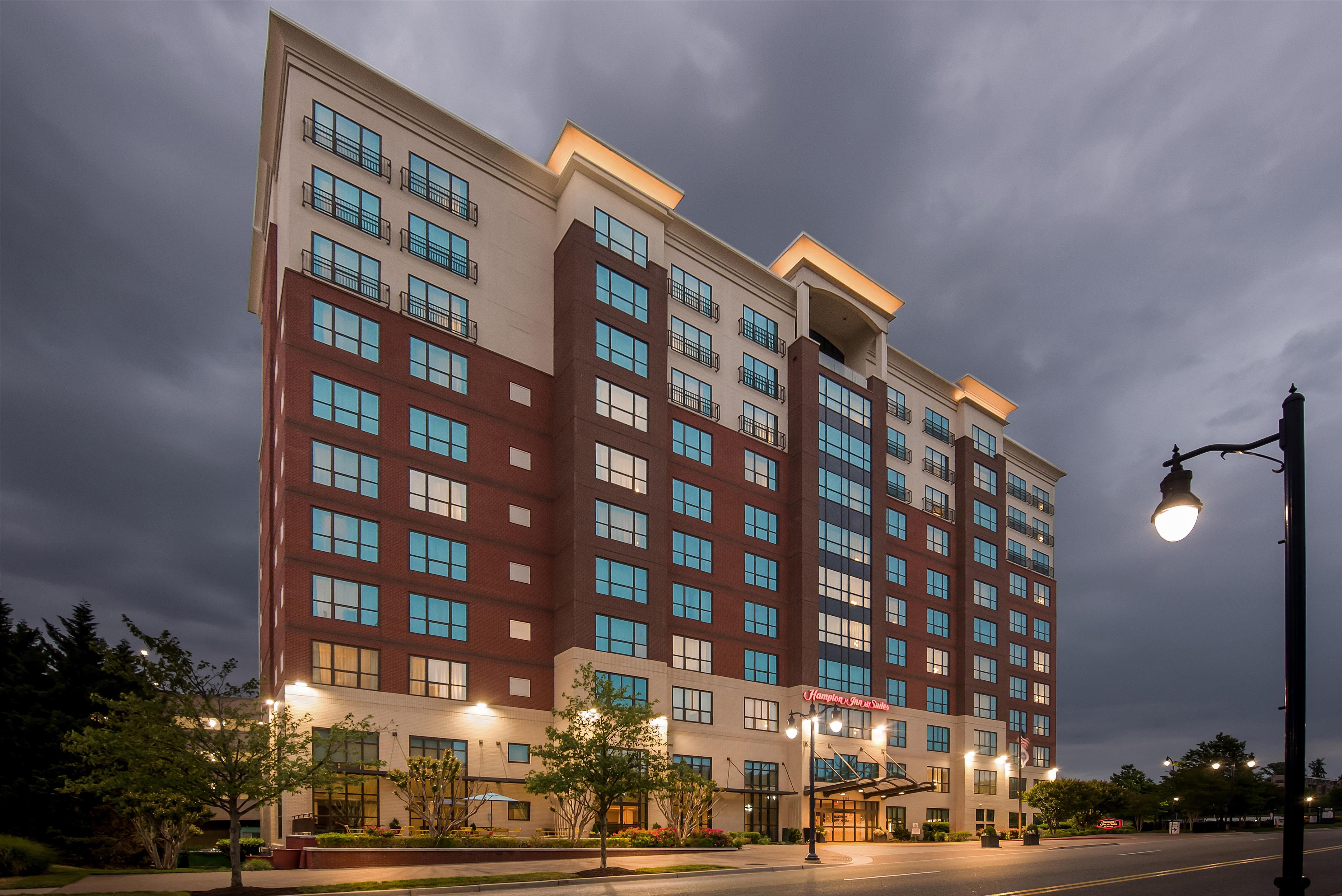 Exterior | Hampton Inn & Suites National Harbor - Alexandria Area