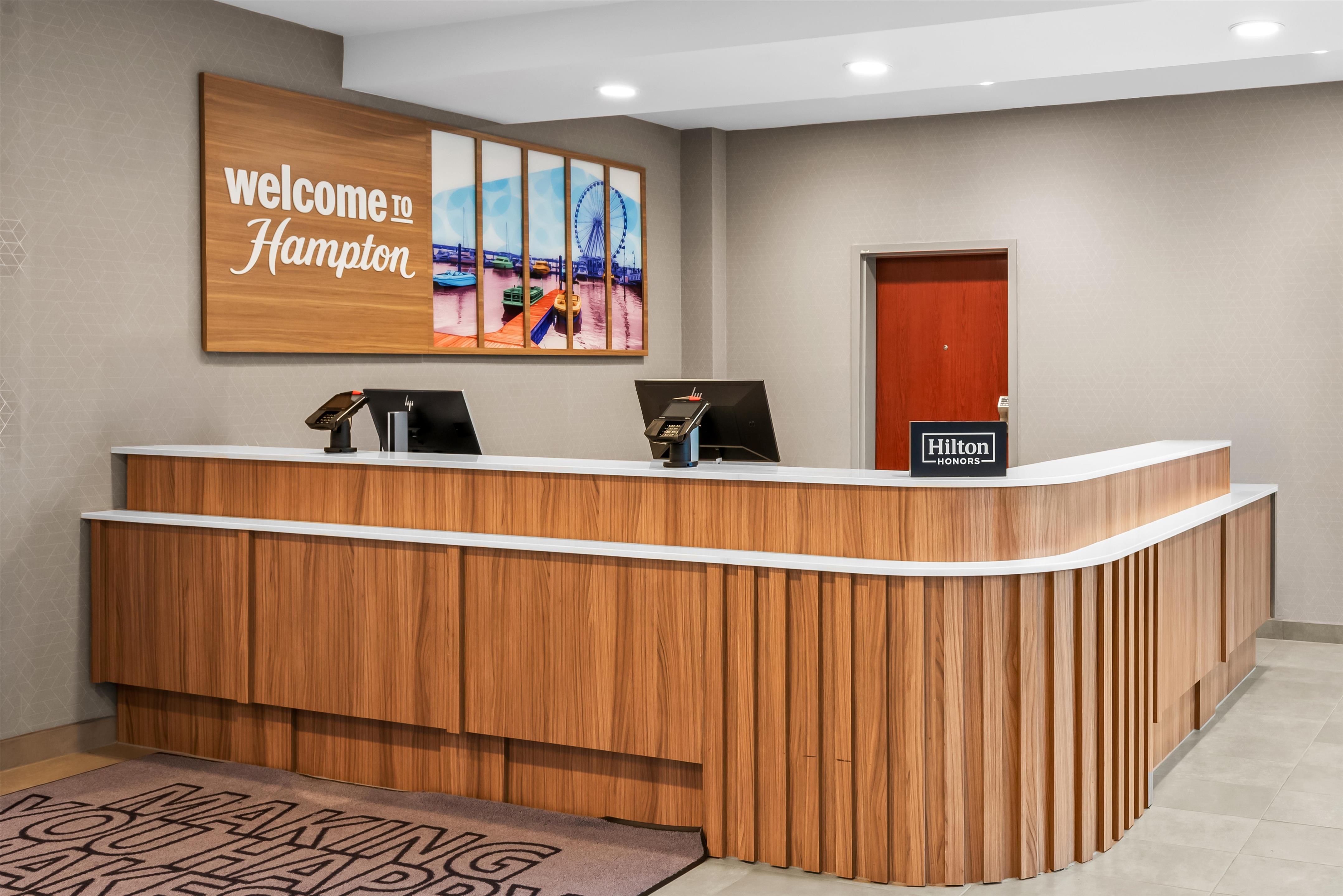 Reception | Hampton Inn & Suites National Harbor - Alexandria Area