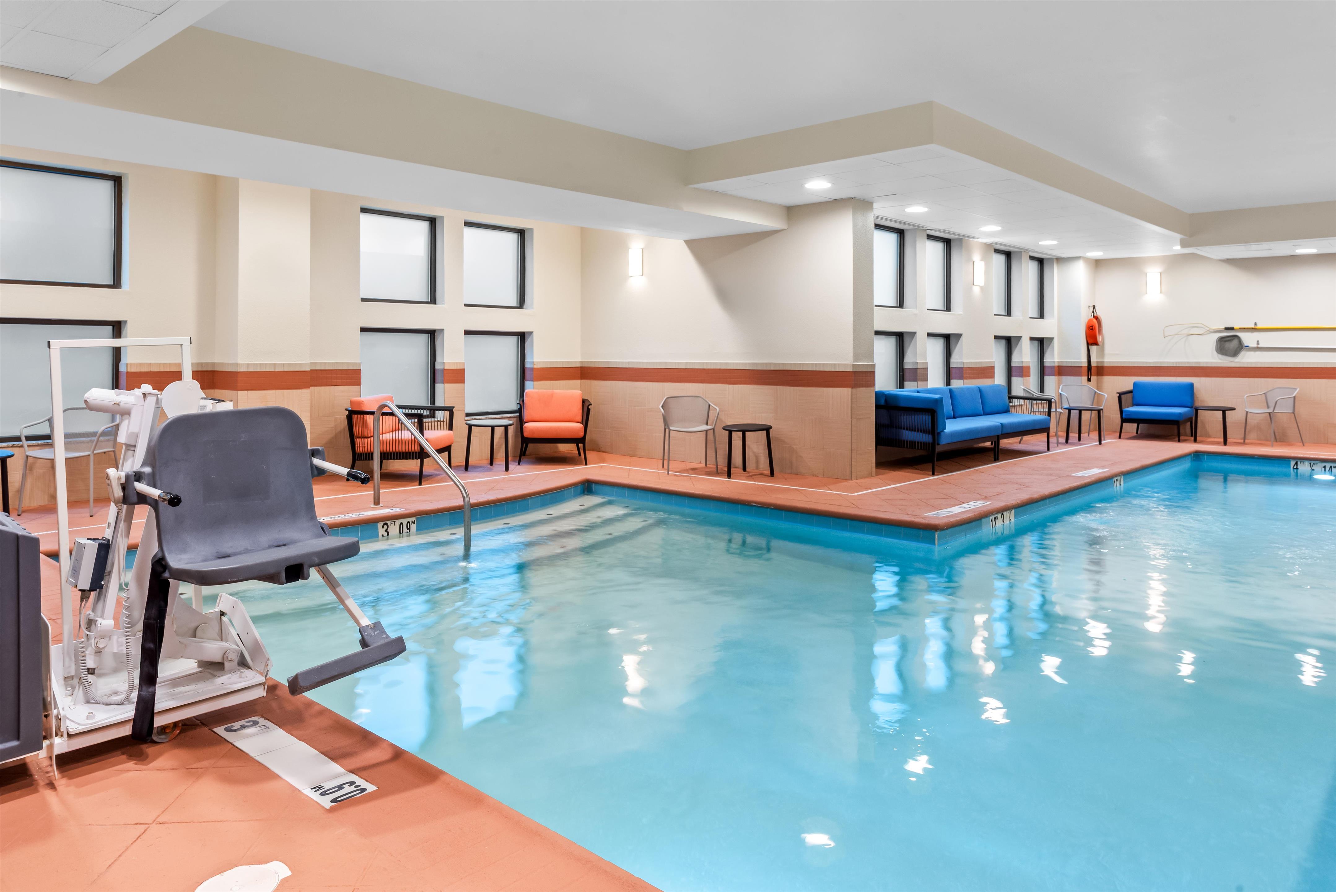 Pool | Hampton Inn & Suites National Harbor - Alexandria Area