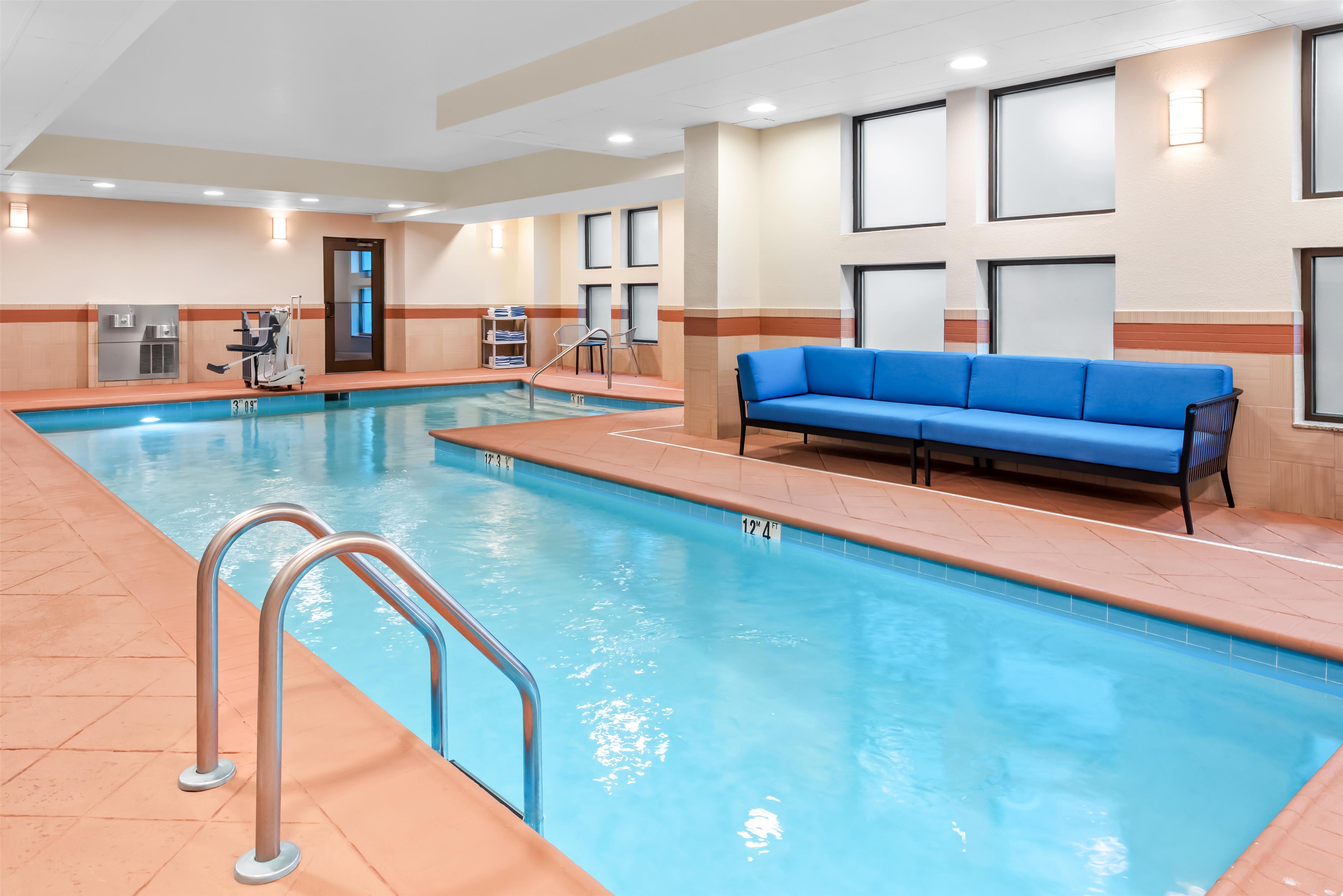 Pool | Hampton Inn & Suites National Harbor - Alexandria Area