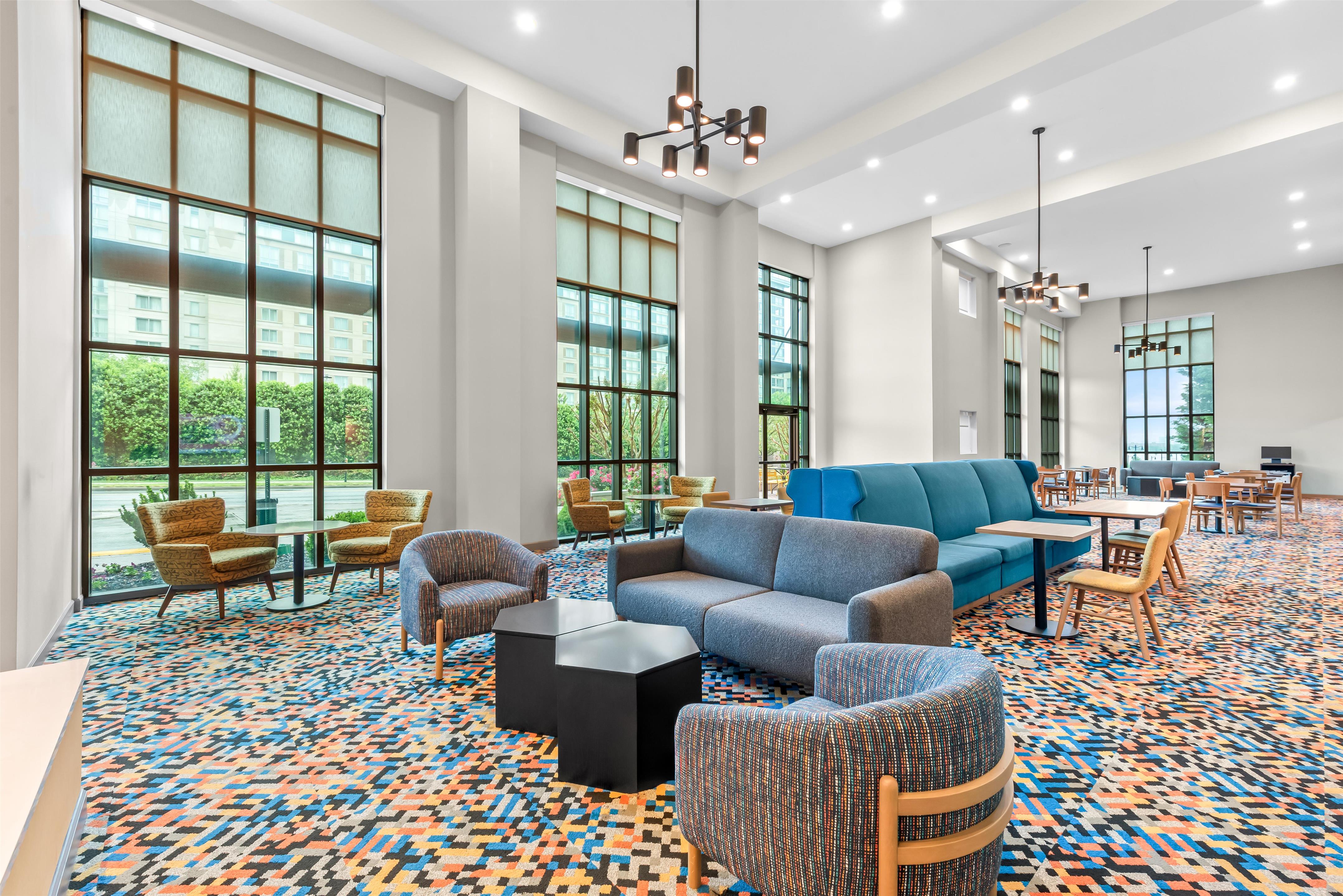 Lobby | Hampton Inn & Suites National Harbor - Alexandria Area