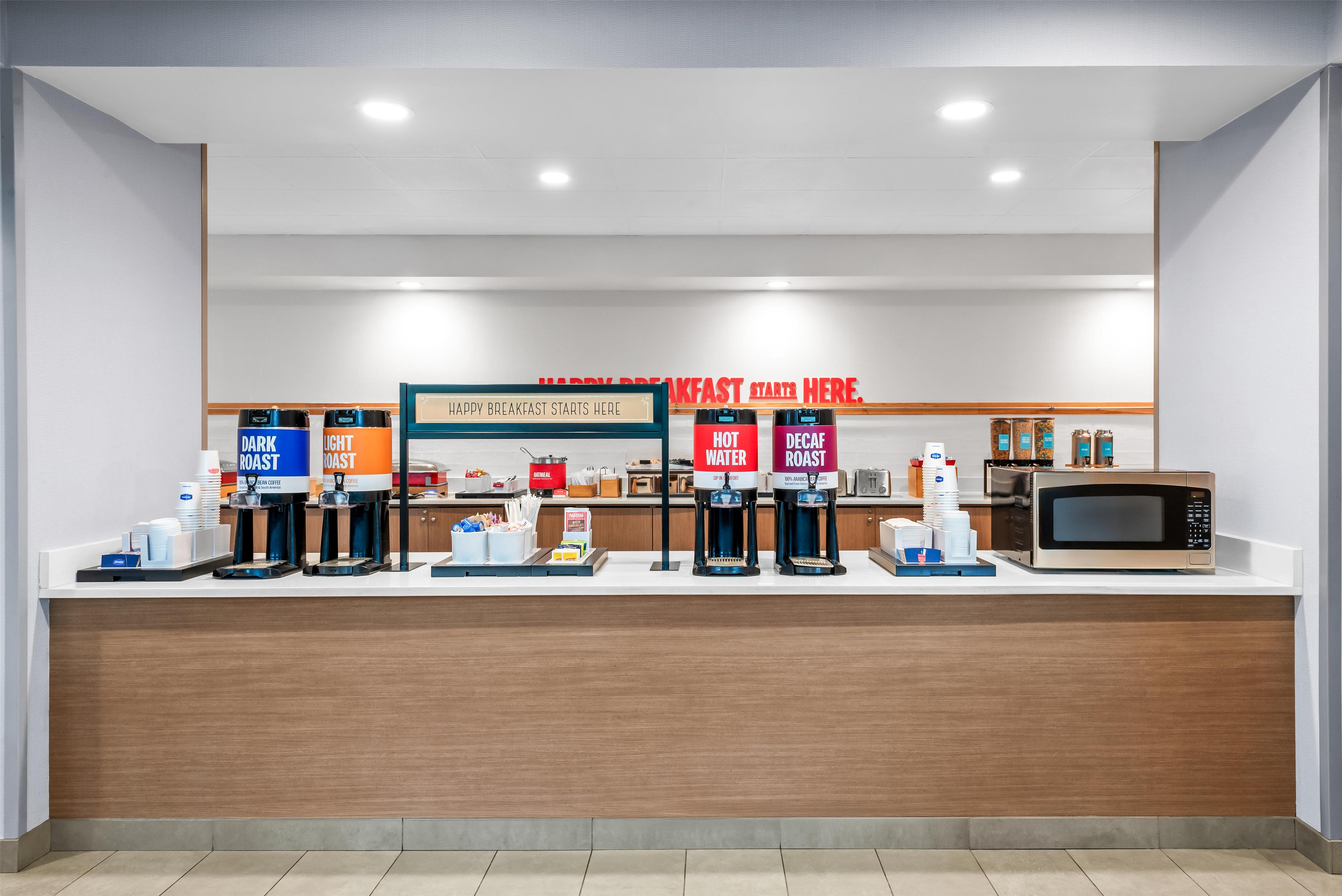 Breakfast Area | Hampton Inn & Suites National Harbor - Alexandria Area