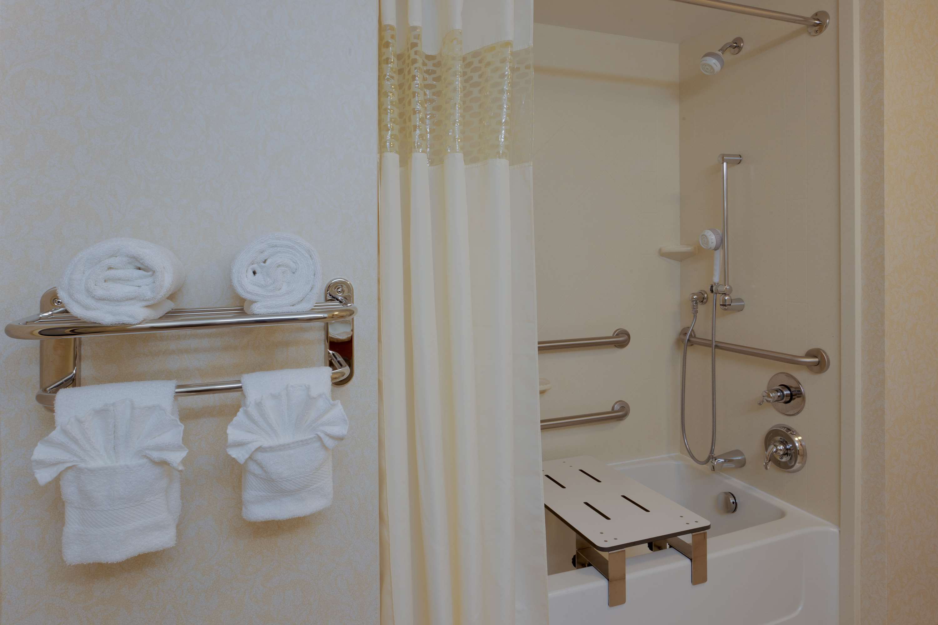 Hampton Inn Warrenton Room Type - 2QN MOB HEARING ACC TUB NS