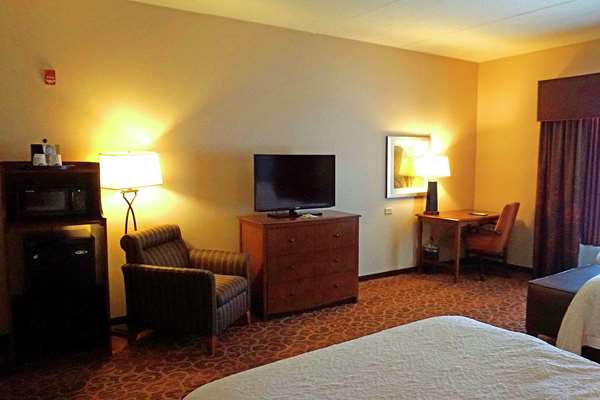  - Hampton Inn Waynesburg - I-79, Exit 14