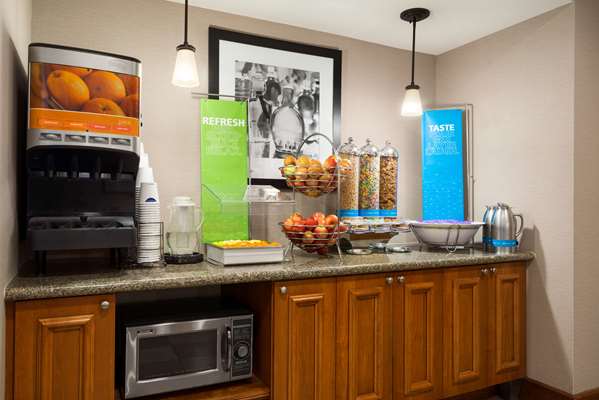 Restaurant - Hampton Inn & Suites Central Williamsburg