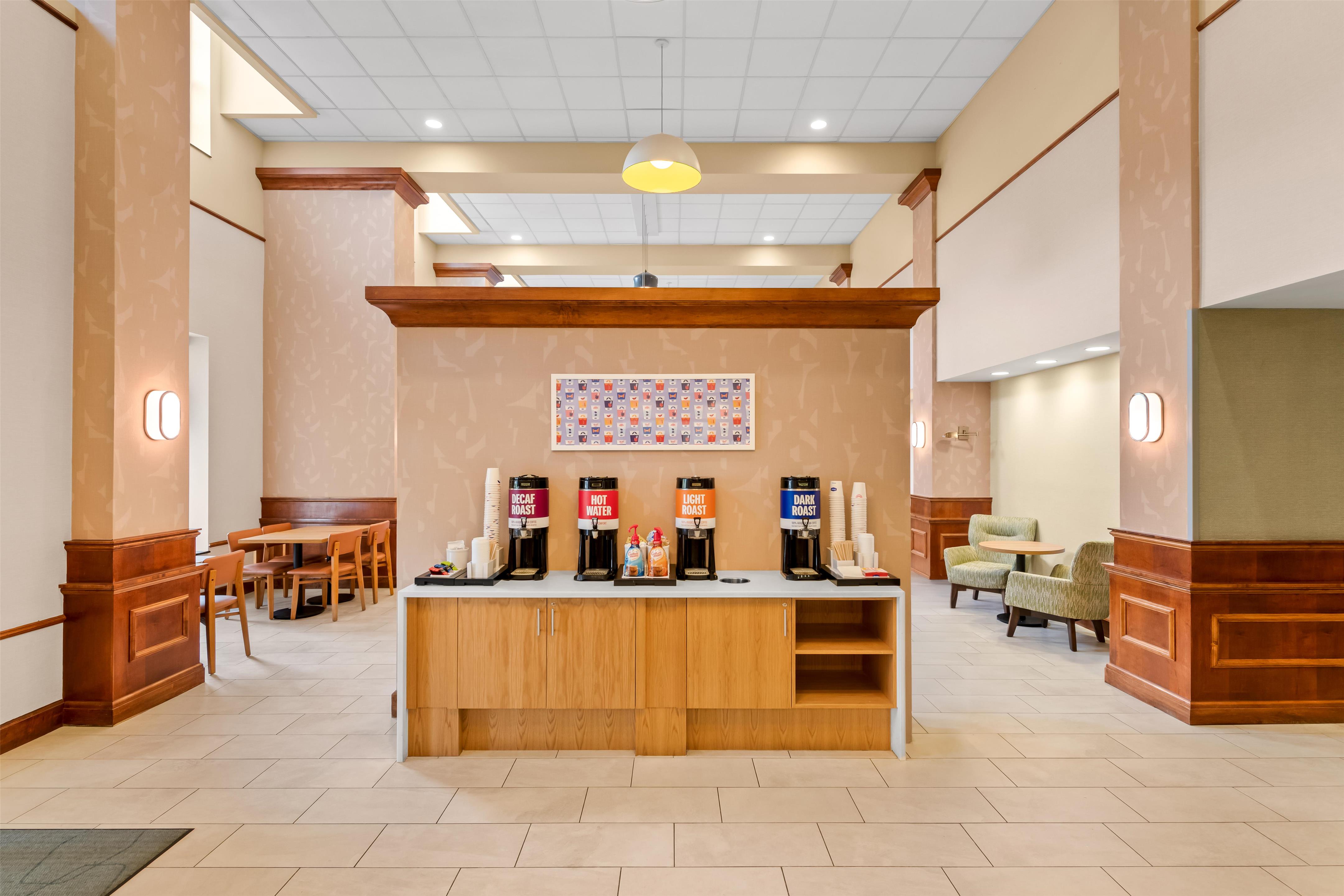 Restaurant | Hampton Inn & Suites Williamsburg-Central