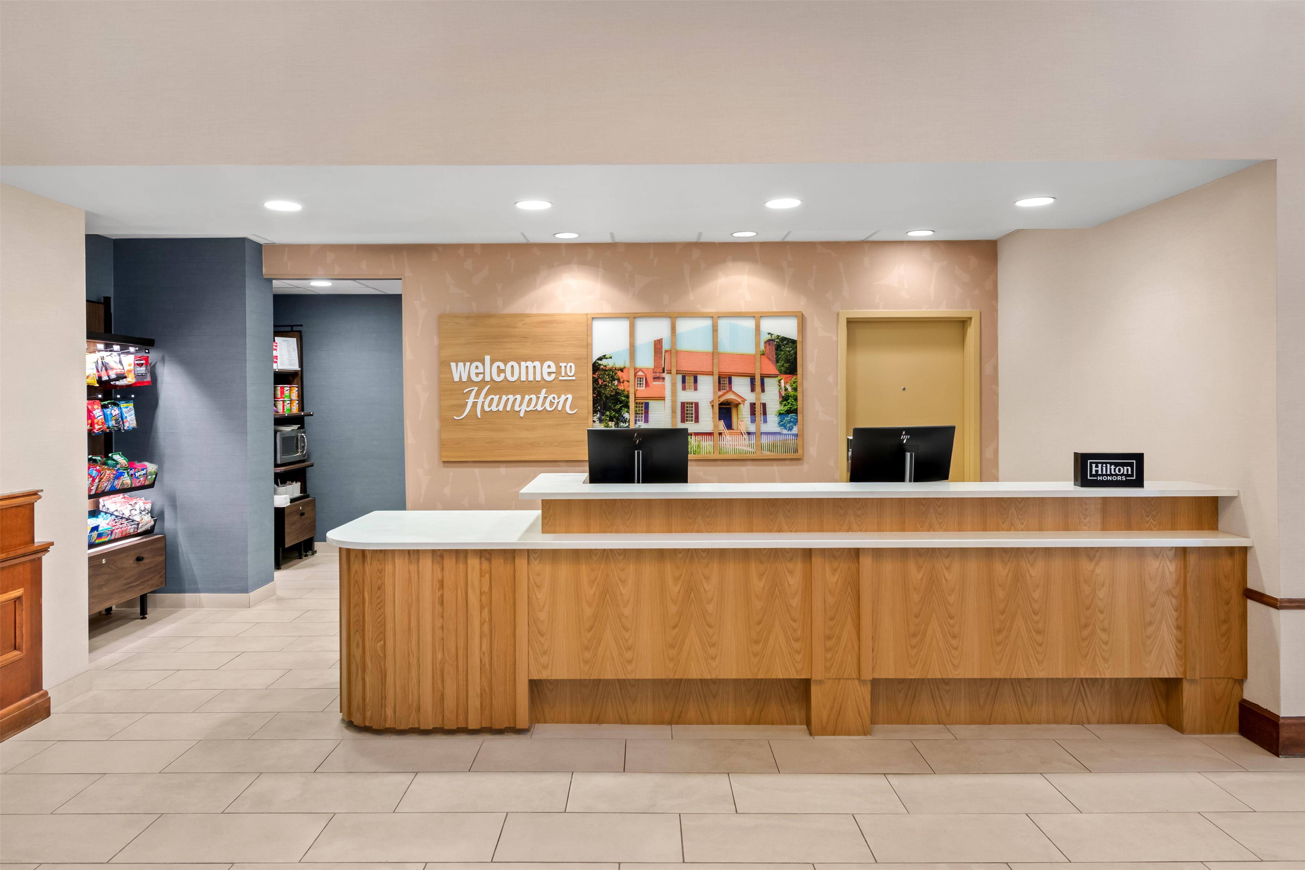 Reception | Hampton Inn & Suites Williamsburg-Central