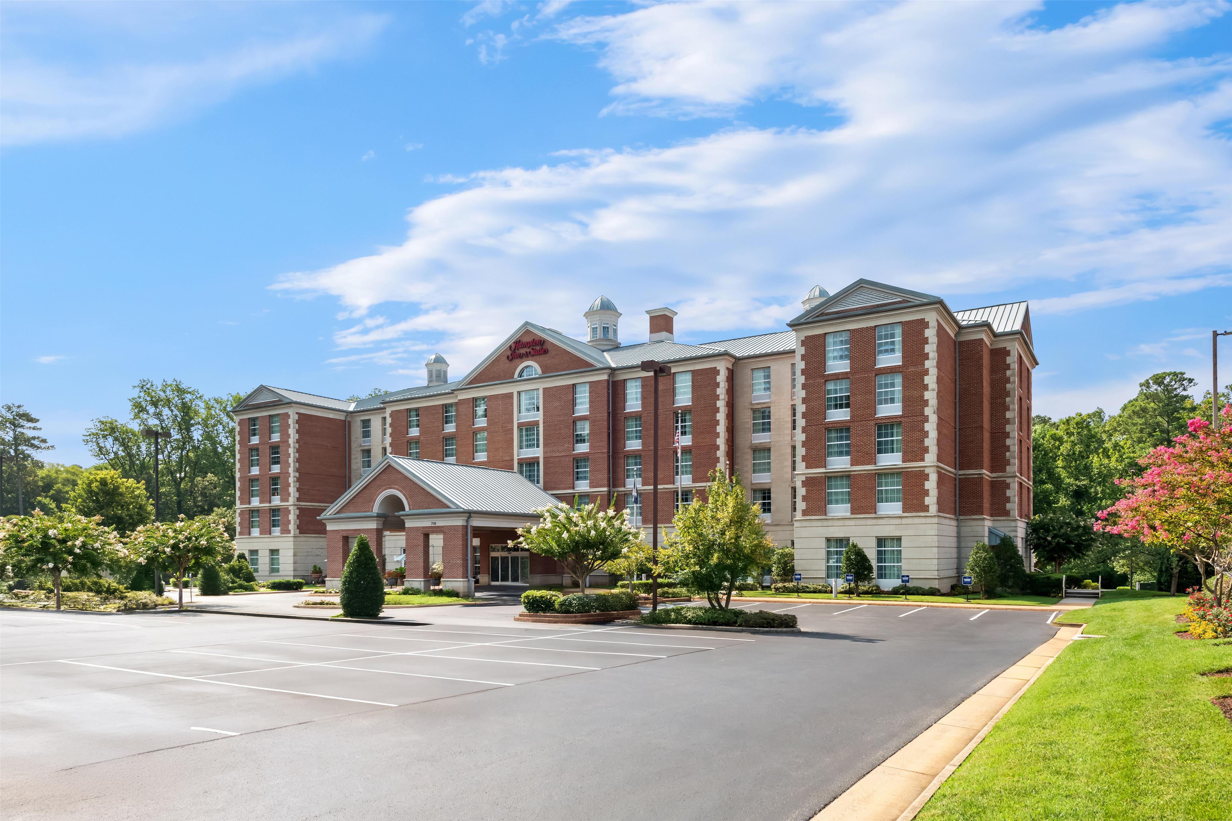 Exterior | Hampton Inn & Suites Williamsburg-Central