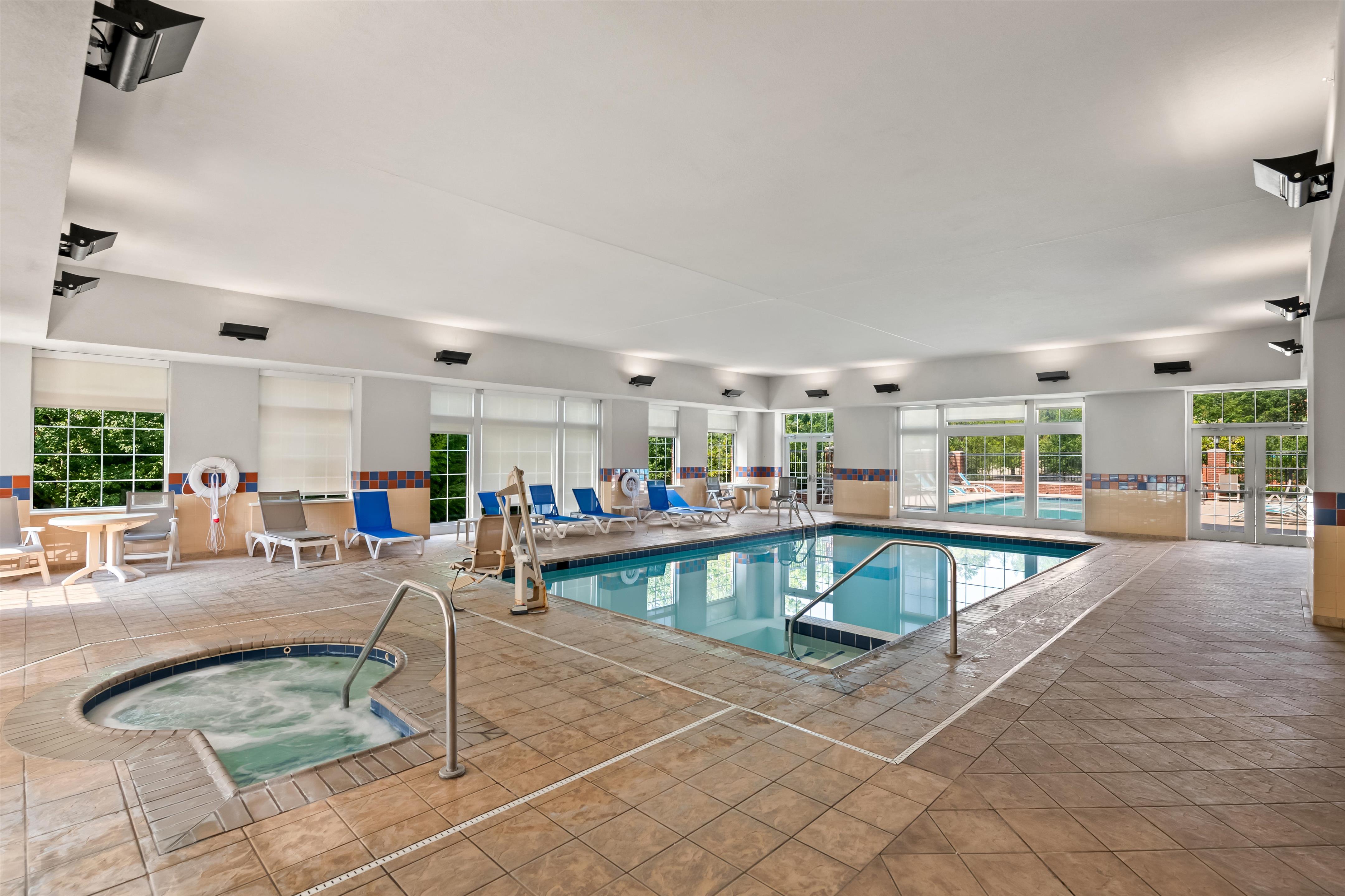 Pool | Hampton Inn & Suites Williamsburg-Central