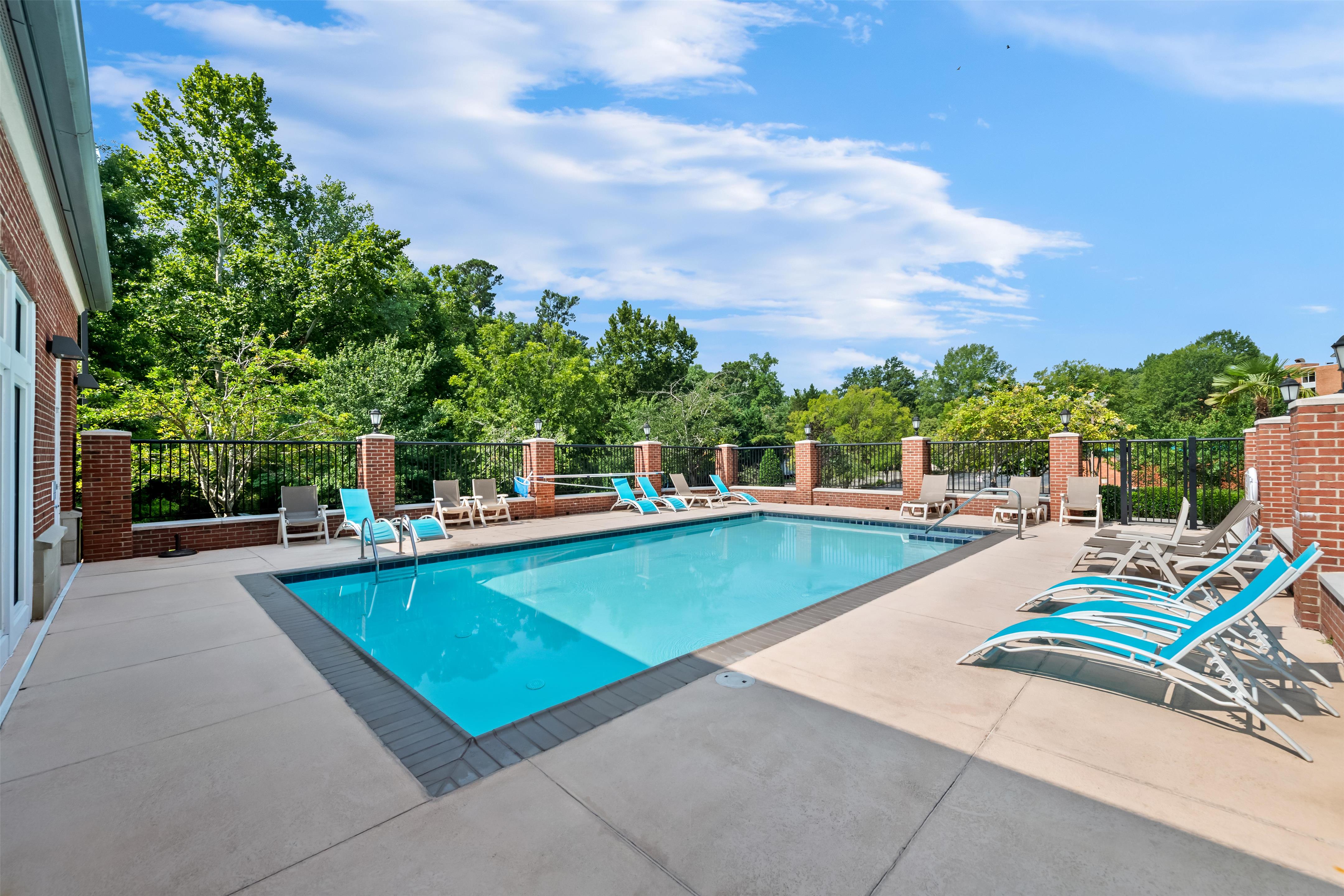 Pool | Hampton Inn & Suites Williamsburg-Central