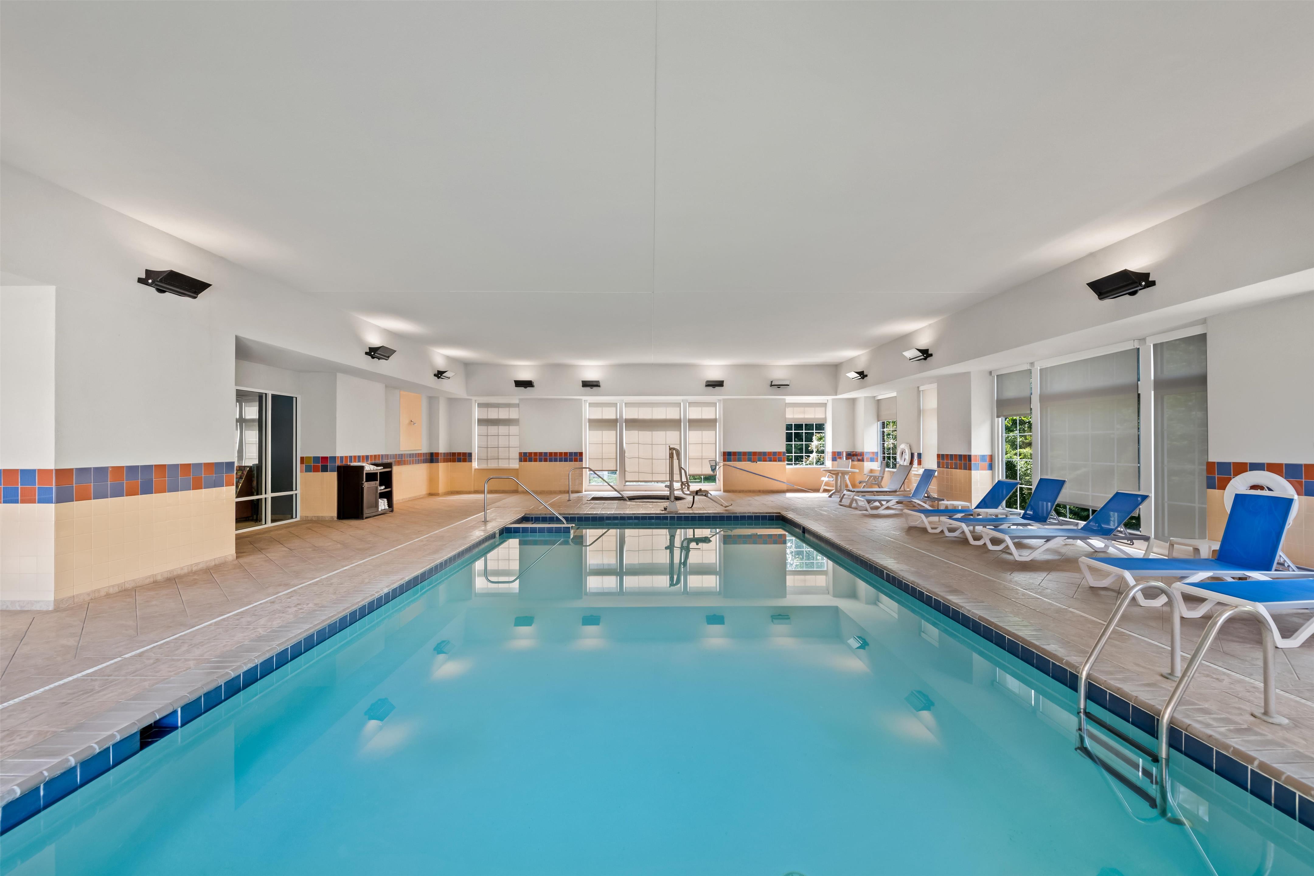 Pool | Hampton Inn & Suites Williamsburg-Central