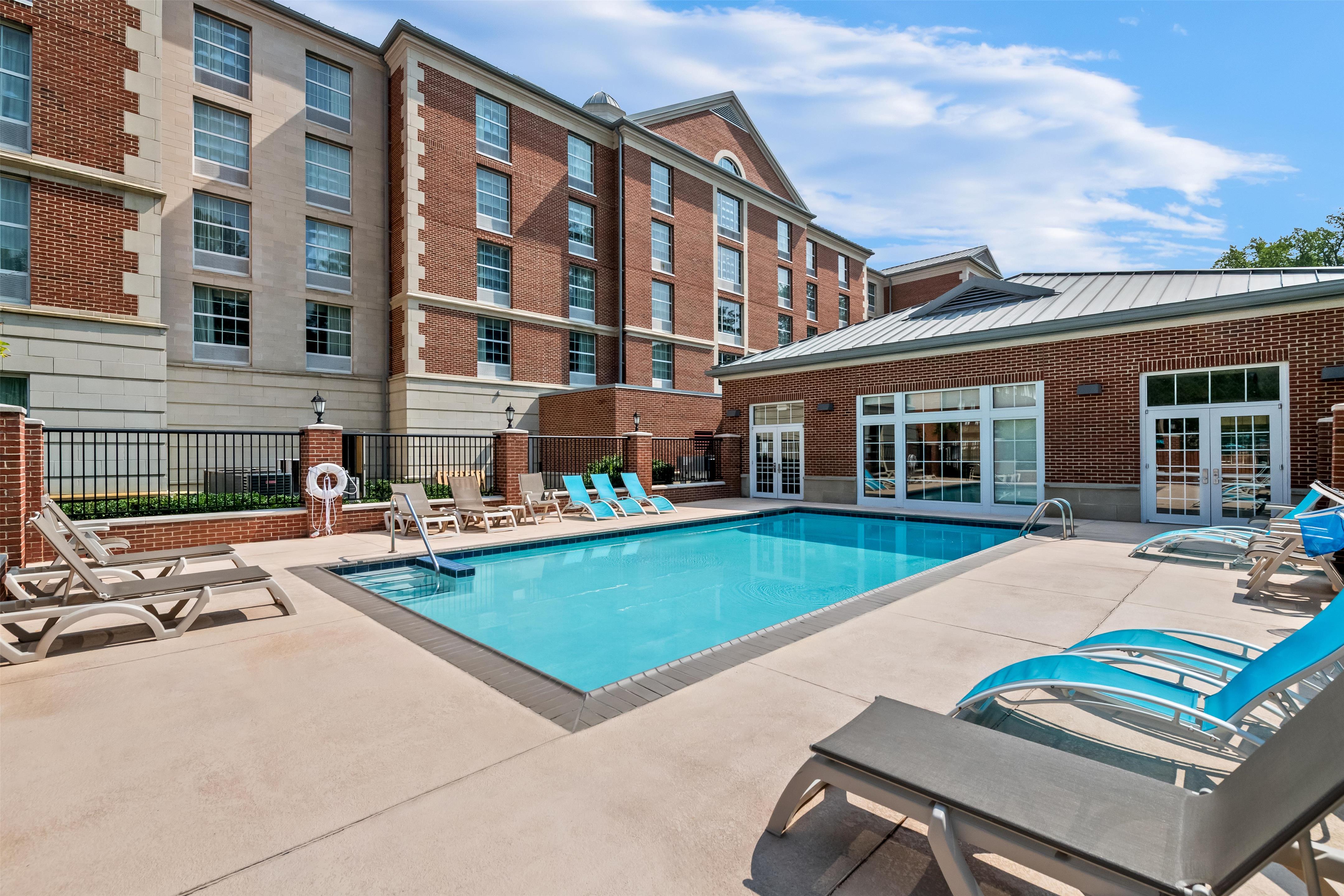 Pool | Hampton Inn & Suites Williamsburg-Central