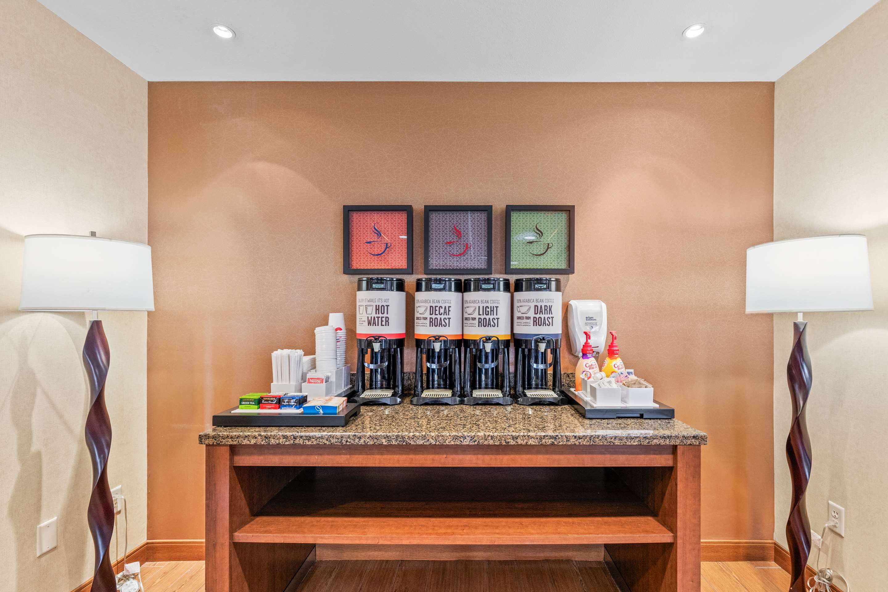 Restaurant | Hampton Inn Brighton
