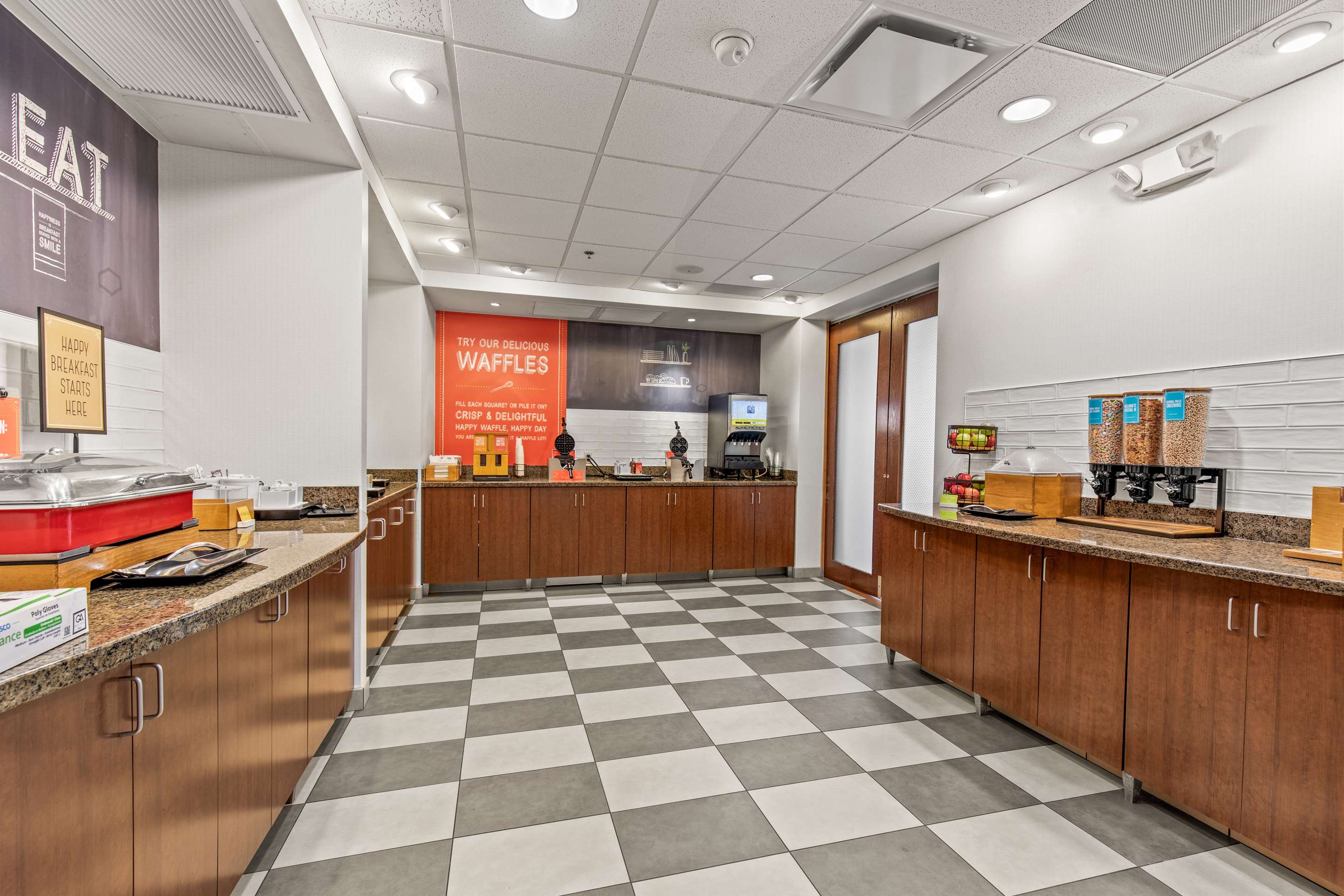Breakfast Area | Hampton Inn Brighton