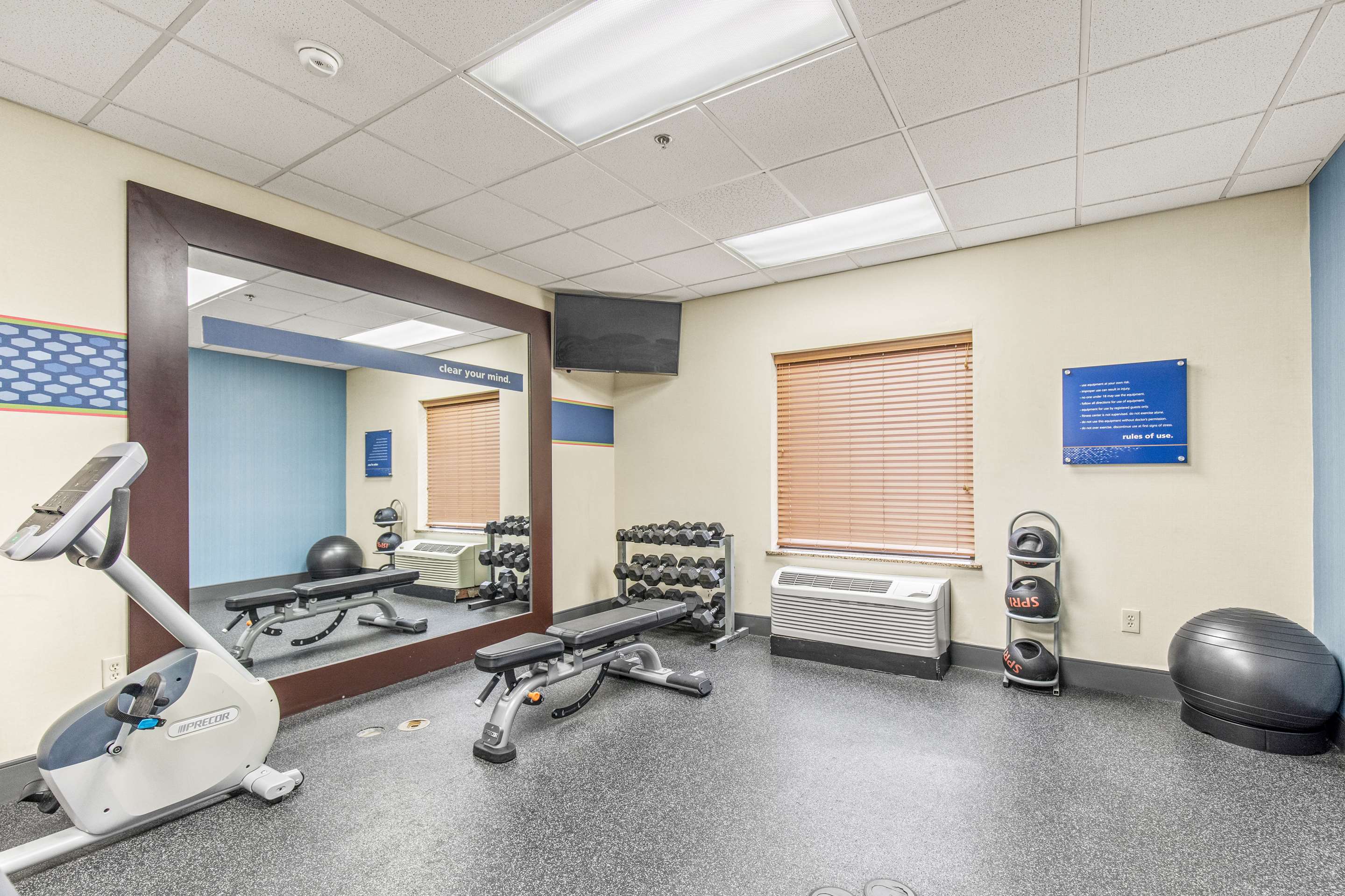Health club fitness center gym | Hampton Inn Brighton