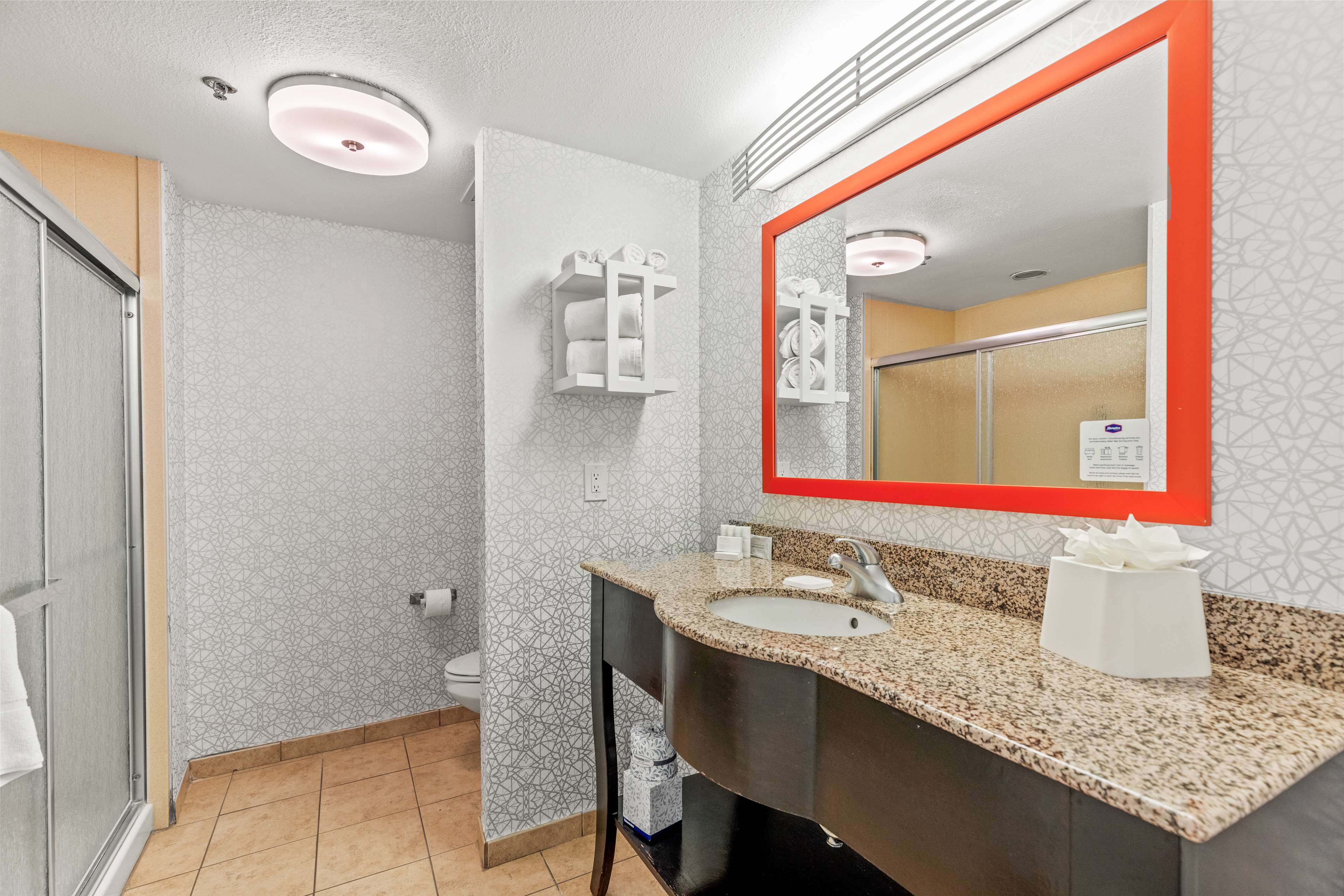 Hampton Inn Brighton Room Type - 1 KING BED