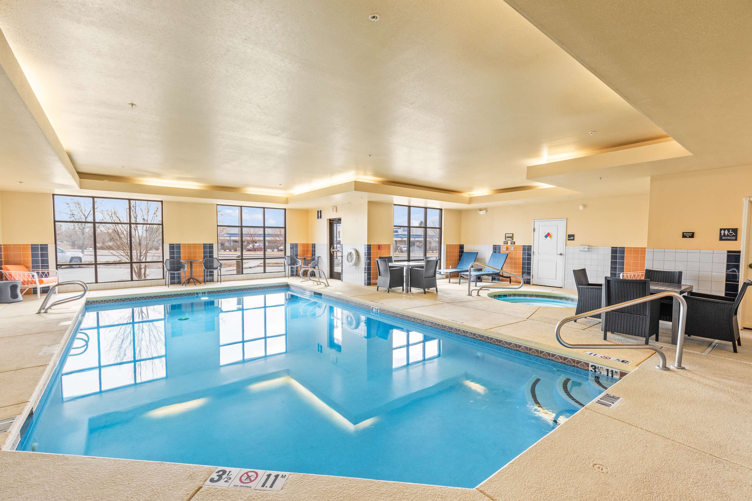 Pool | Hampton Inn Brighton