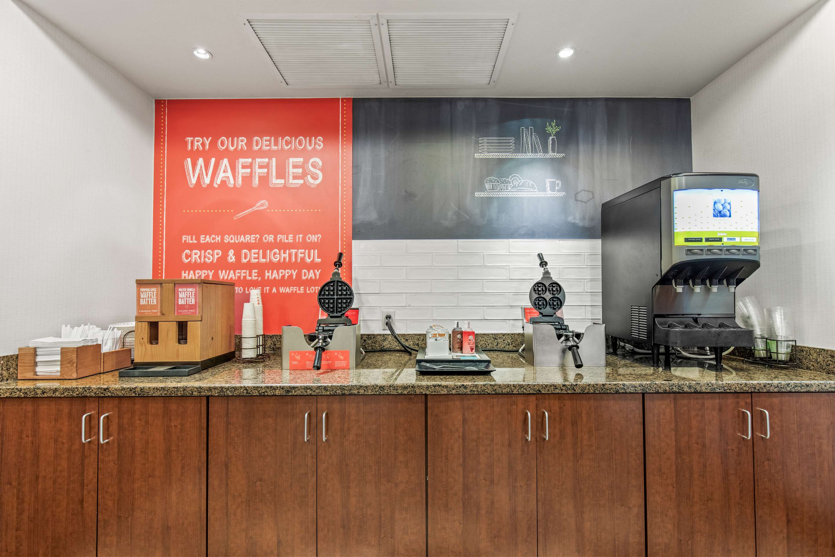 Breakfast Area | Hampton Inn Brighton