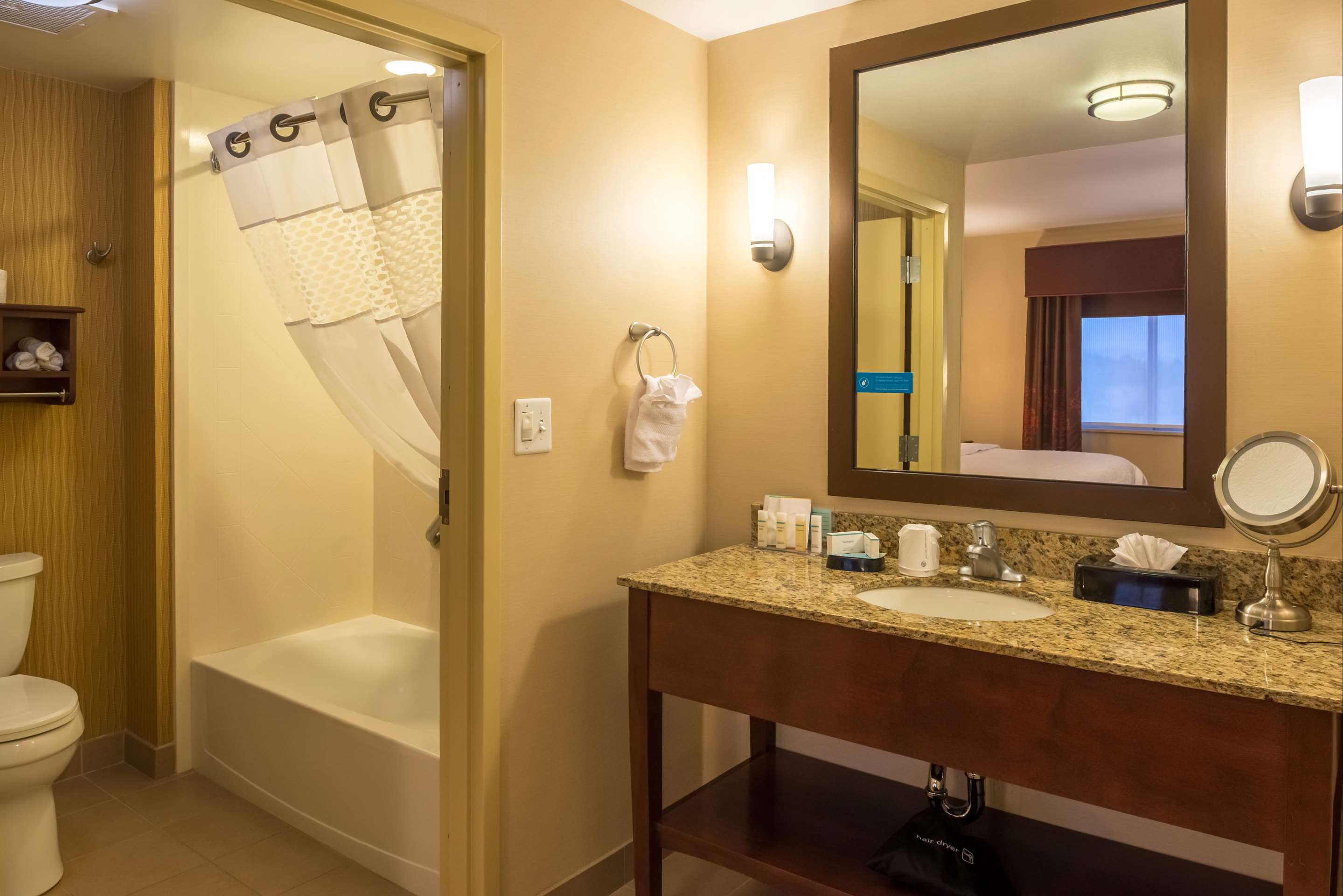 Guest room bath