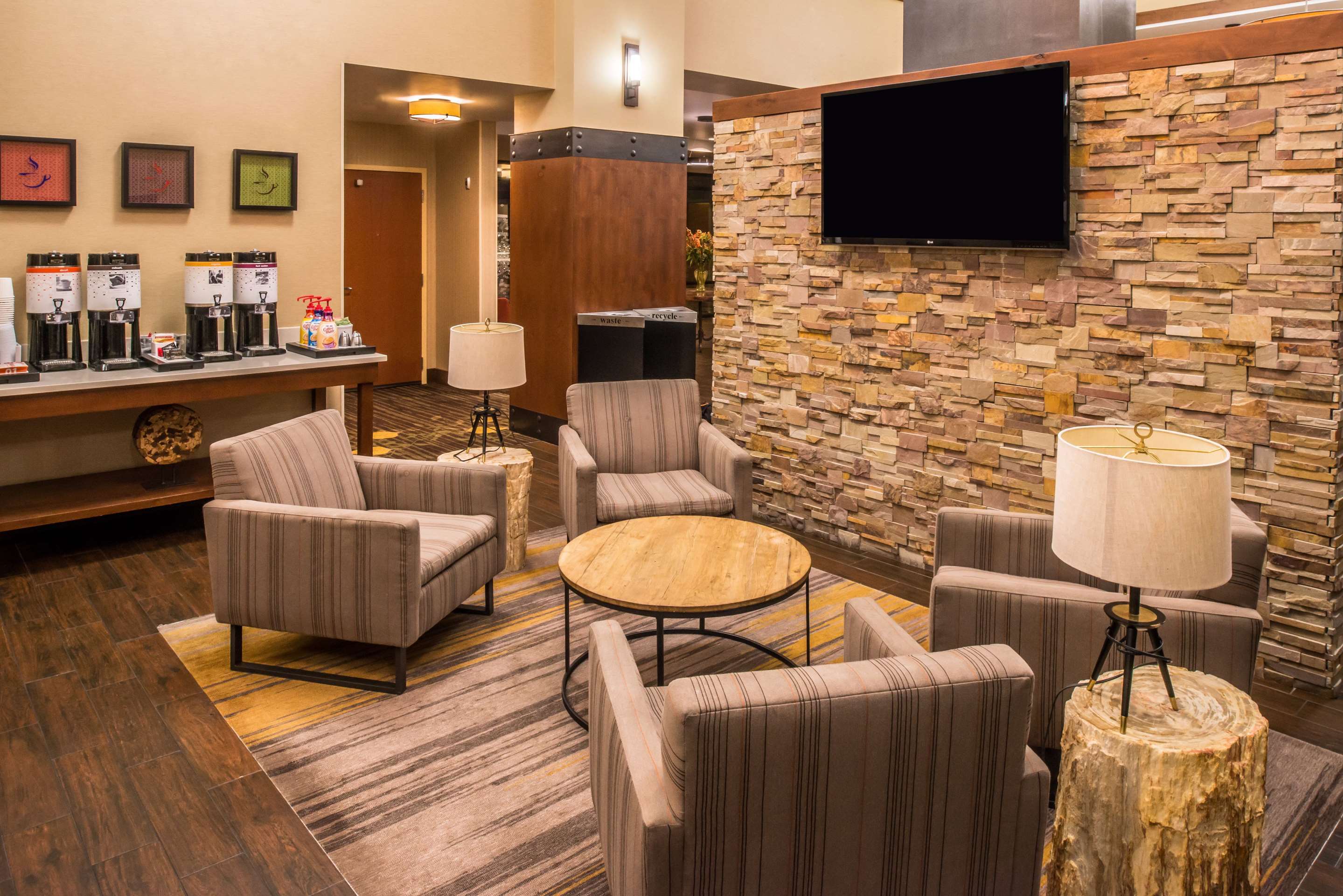 Lobby | Hampton Inn & Suites Boulder-North