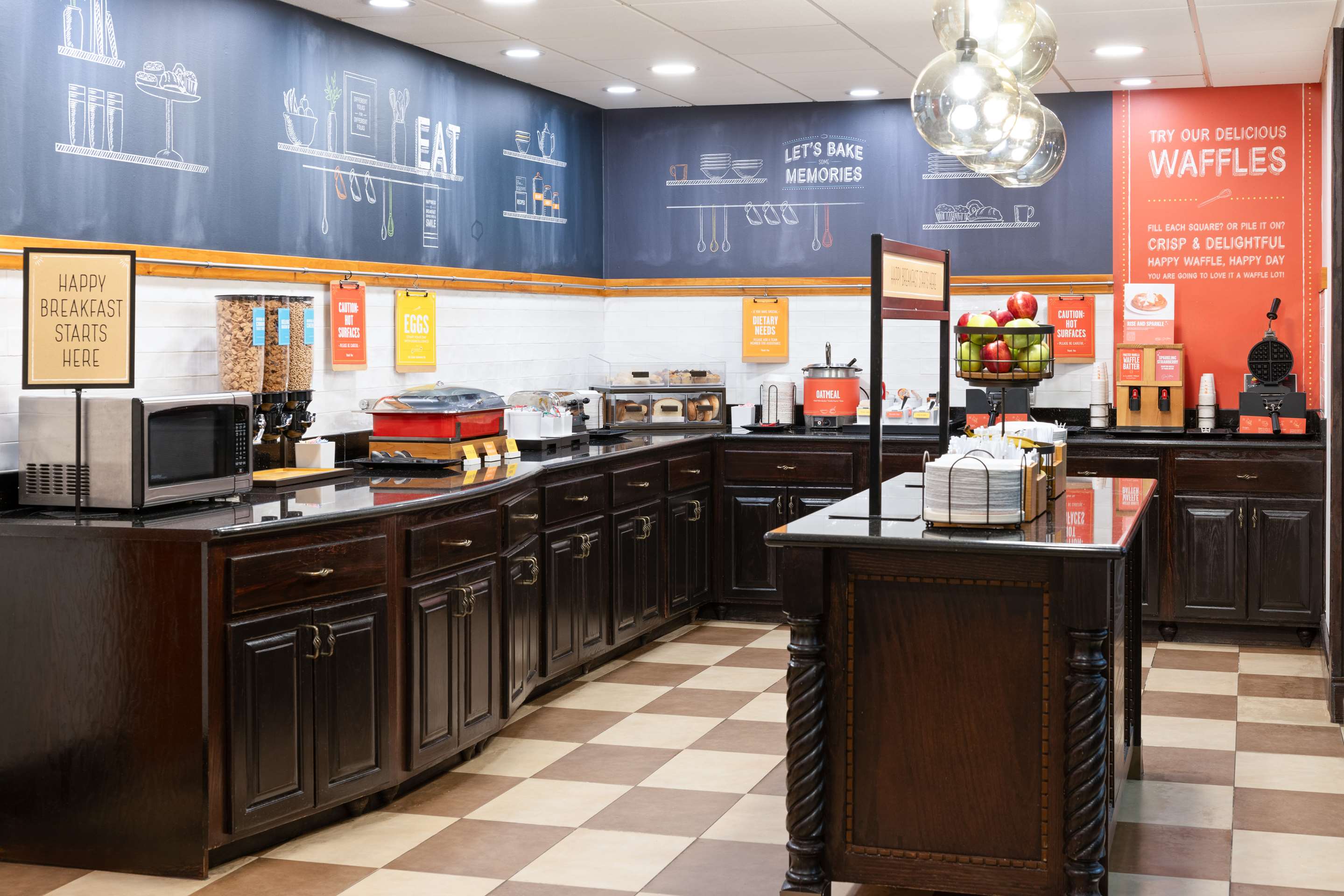 Breakfast Area | Hampton Inn & Suites Wells-Ogunquit