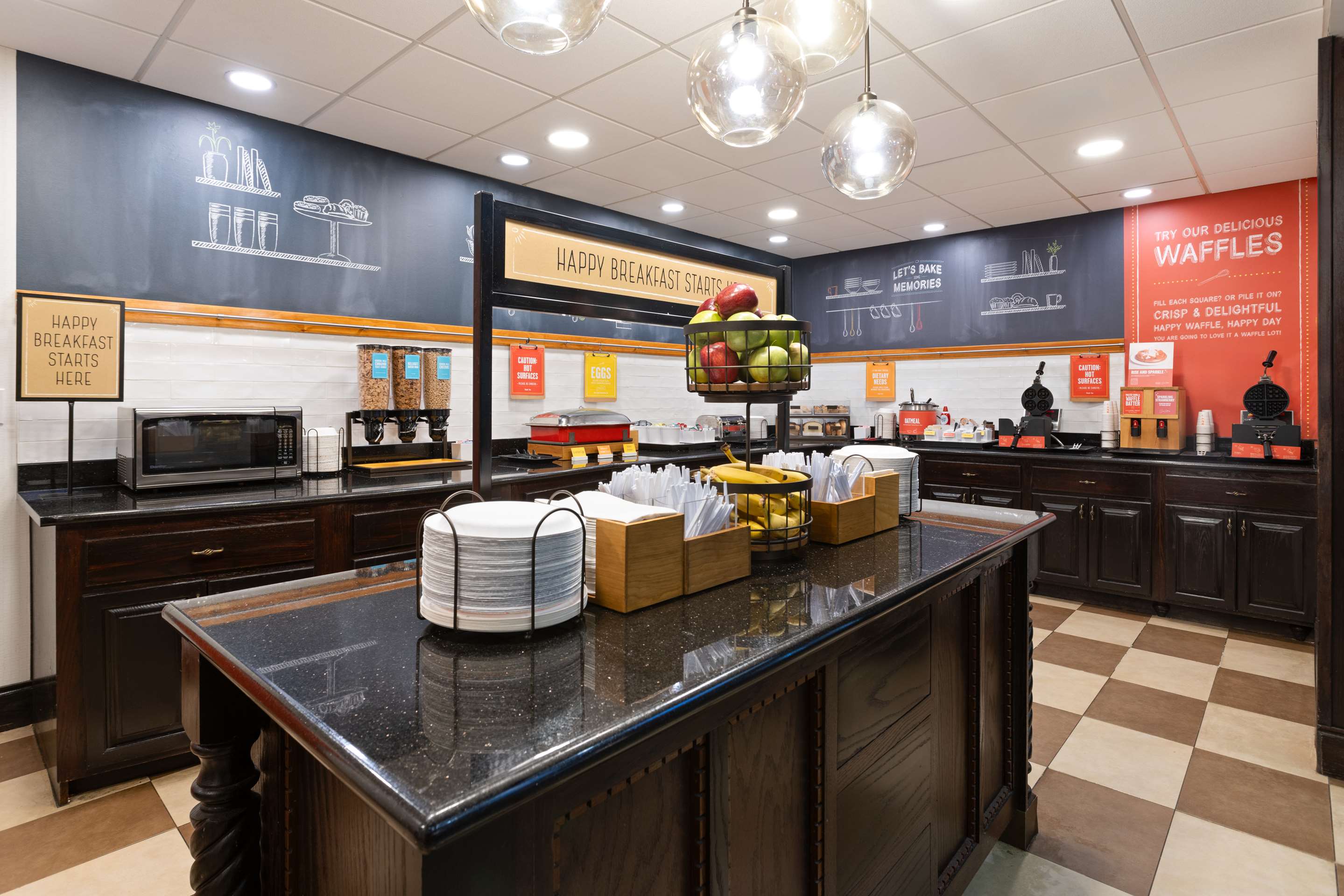 Breakfast Area | Hampton Inn & Suites Wells-Ogunquit