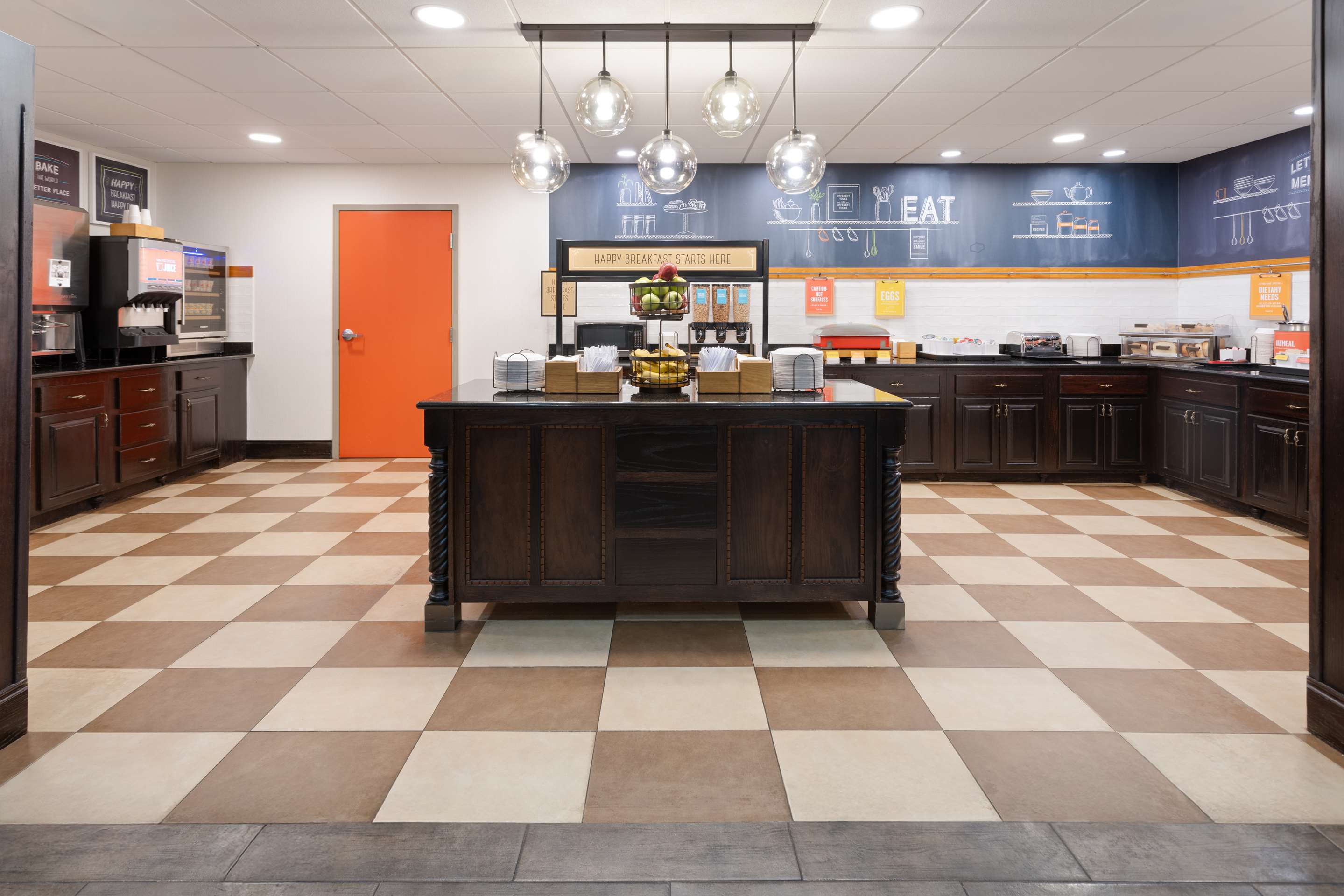 Breakfast Area | Hampton Inn & Suites Wells-Ogunquit