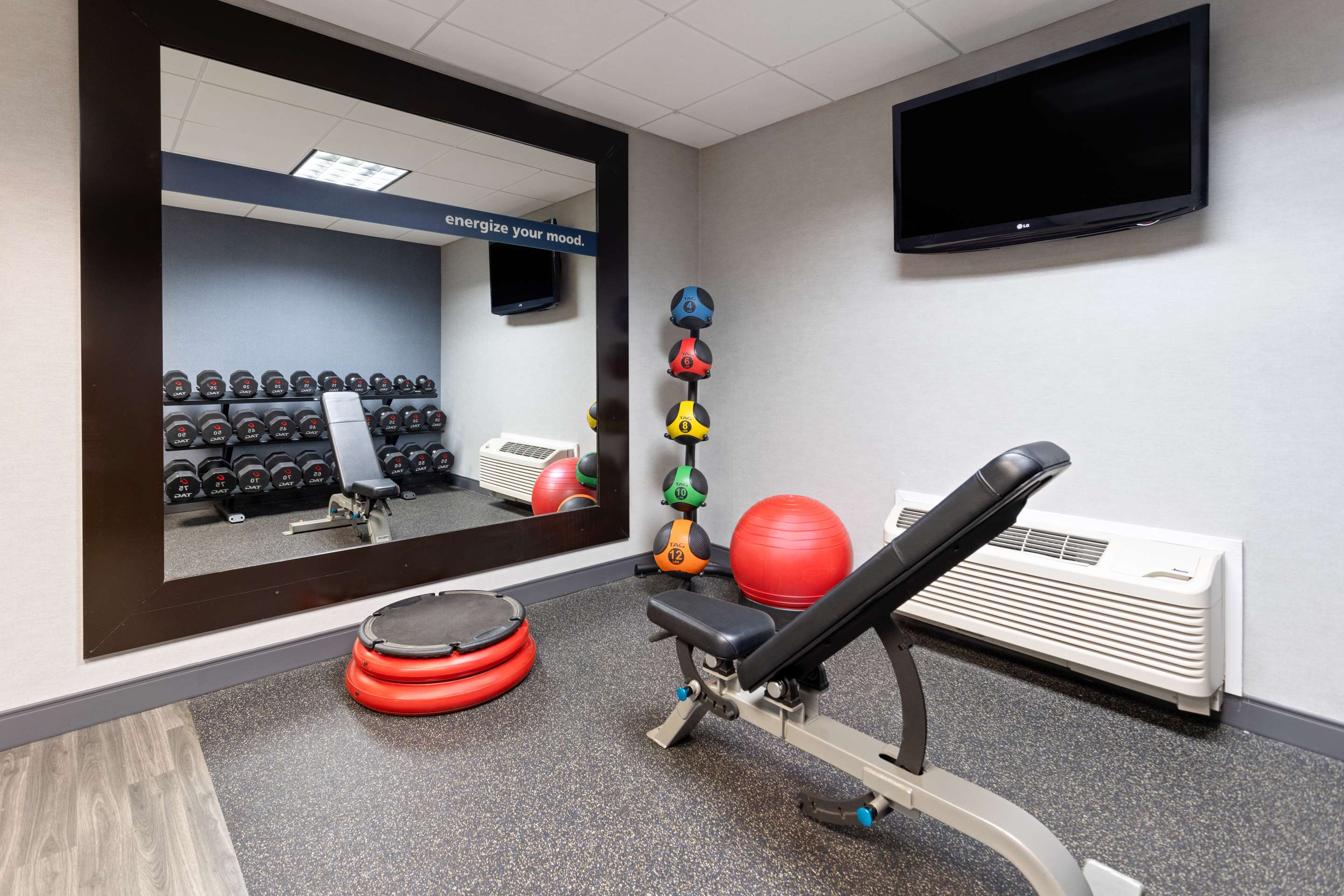 Health club fitness center gym | Hampton Inn & Suites Wells-Ogunquit