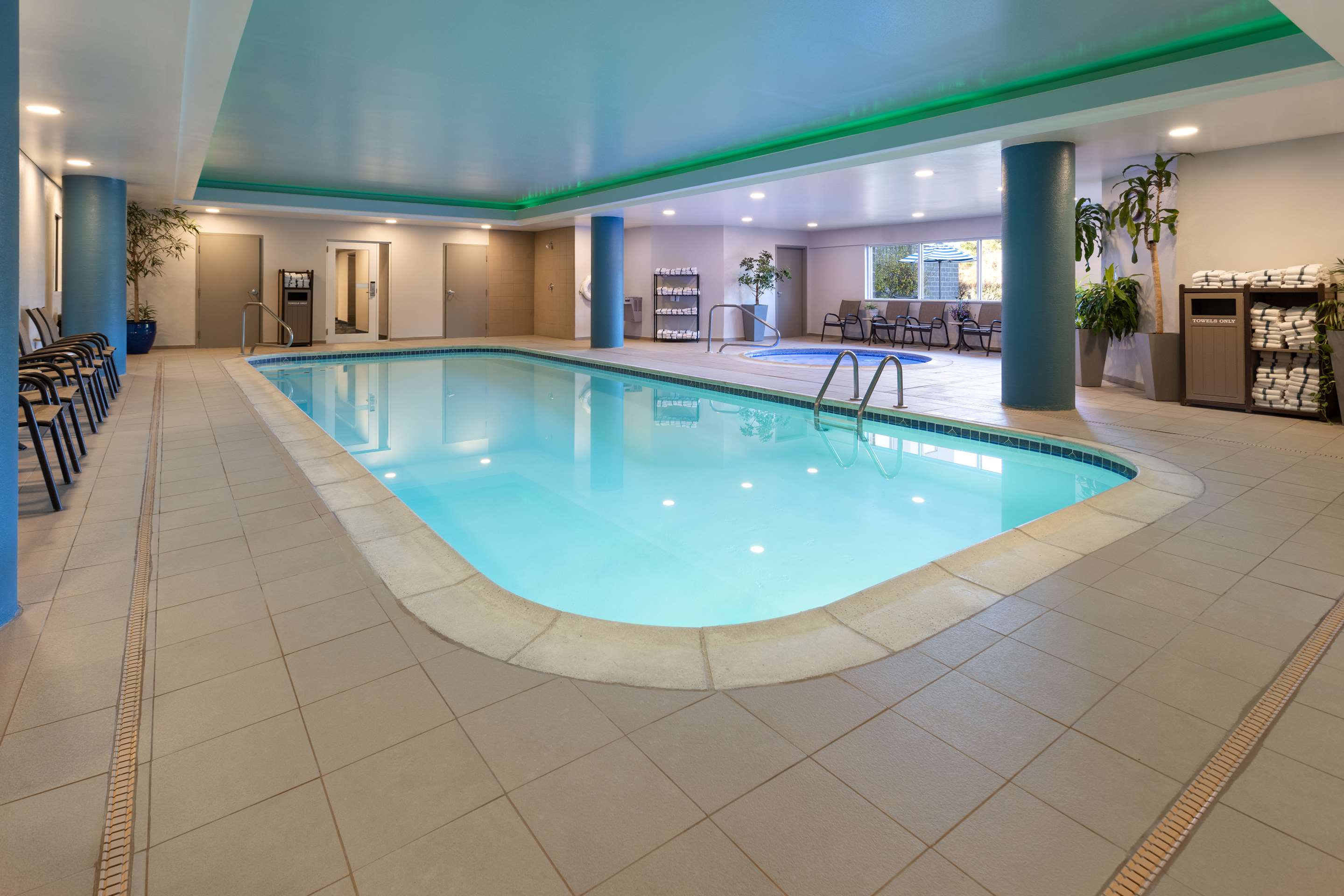 Pool | Hampton Inn & Suites Wells-Ogunquit