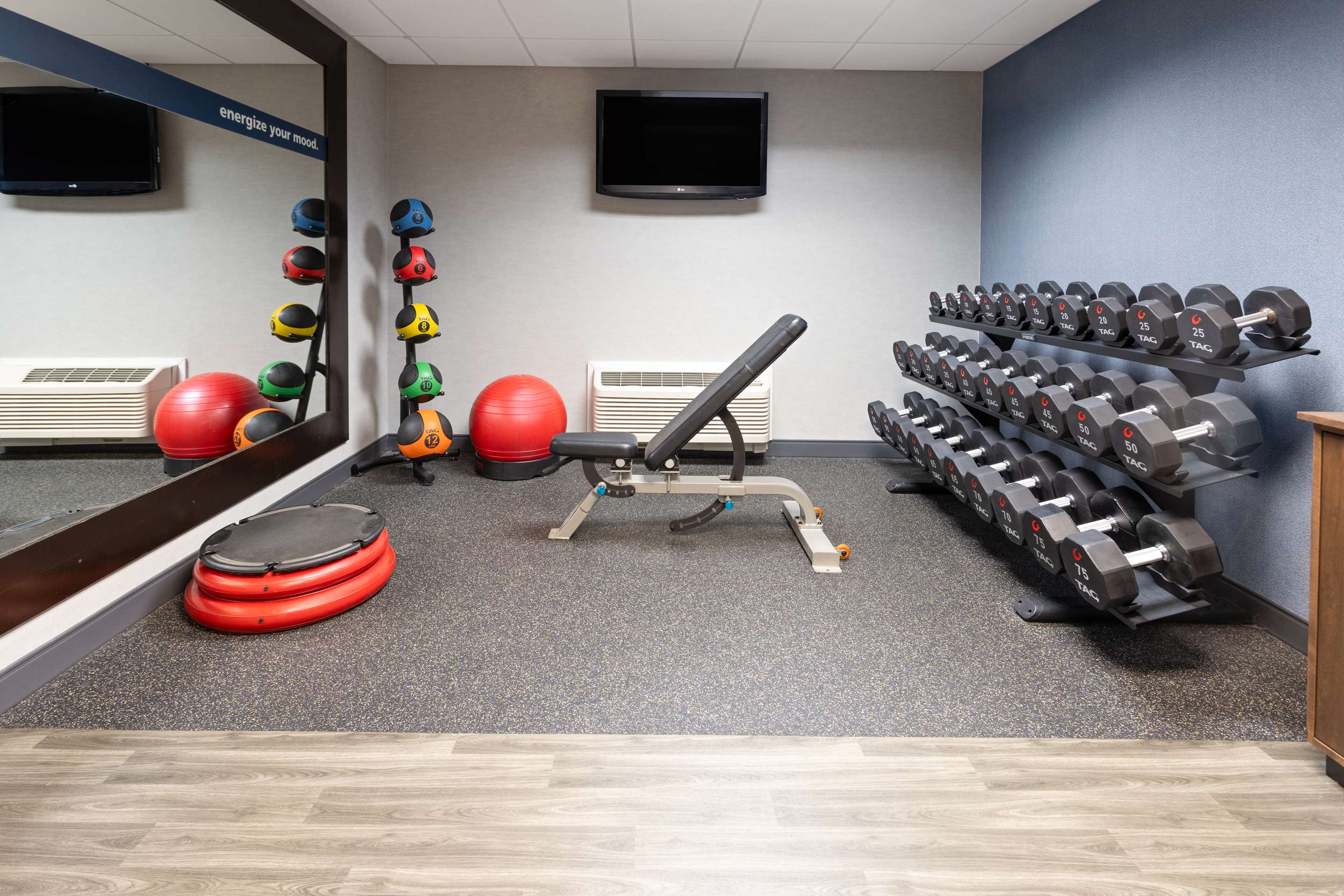 Health club fitness center gym | Hampton Inn & Suites Wells-Ogunquit