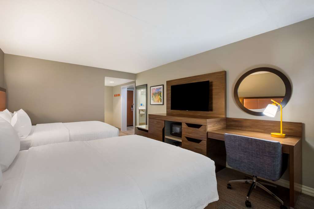 Hampton Inn Philadelphia/Willow Grove-guestroom-Guest Room,On-Site.jpg