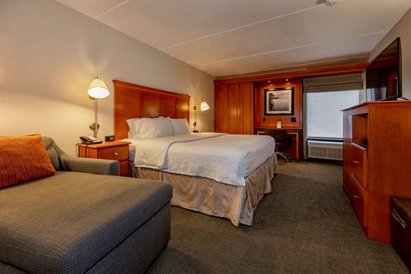  - Hampton Inn Wheeling - I-70, Exit 2A