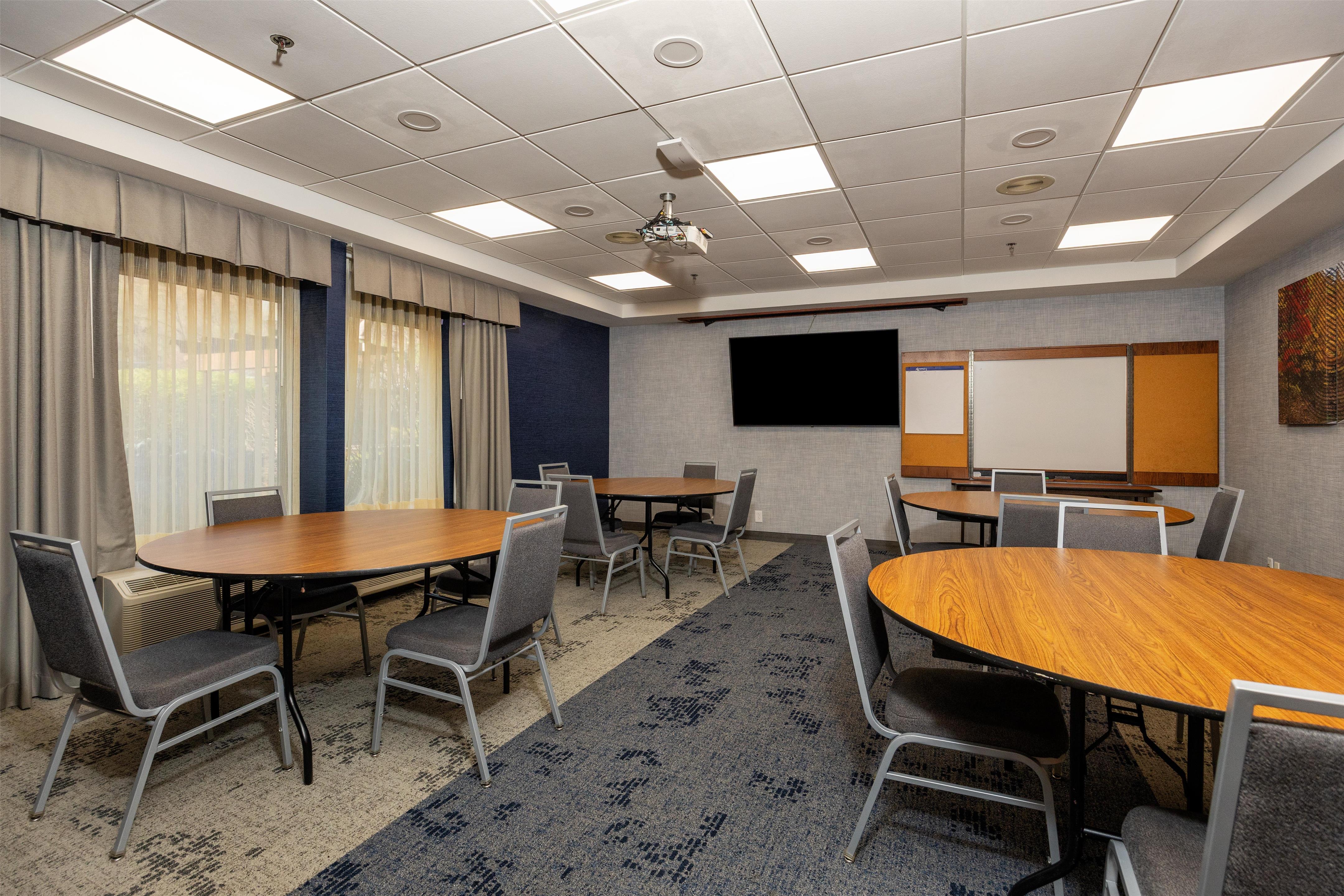 Meeting Room | Hampton Inn Wheeling