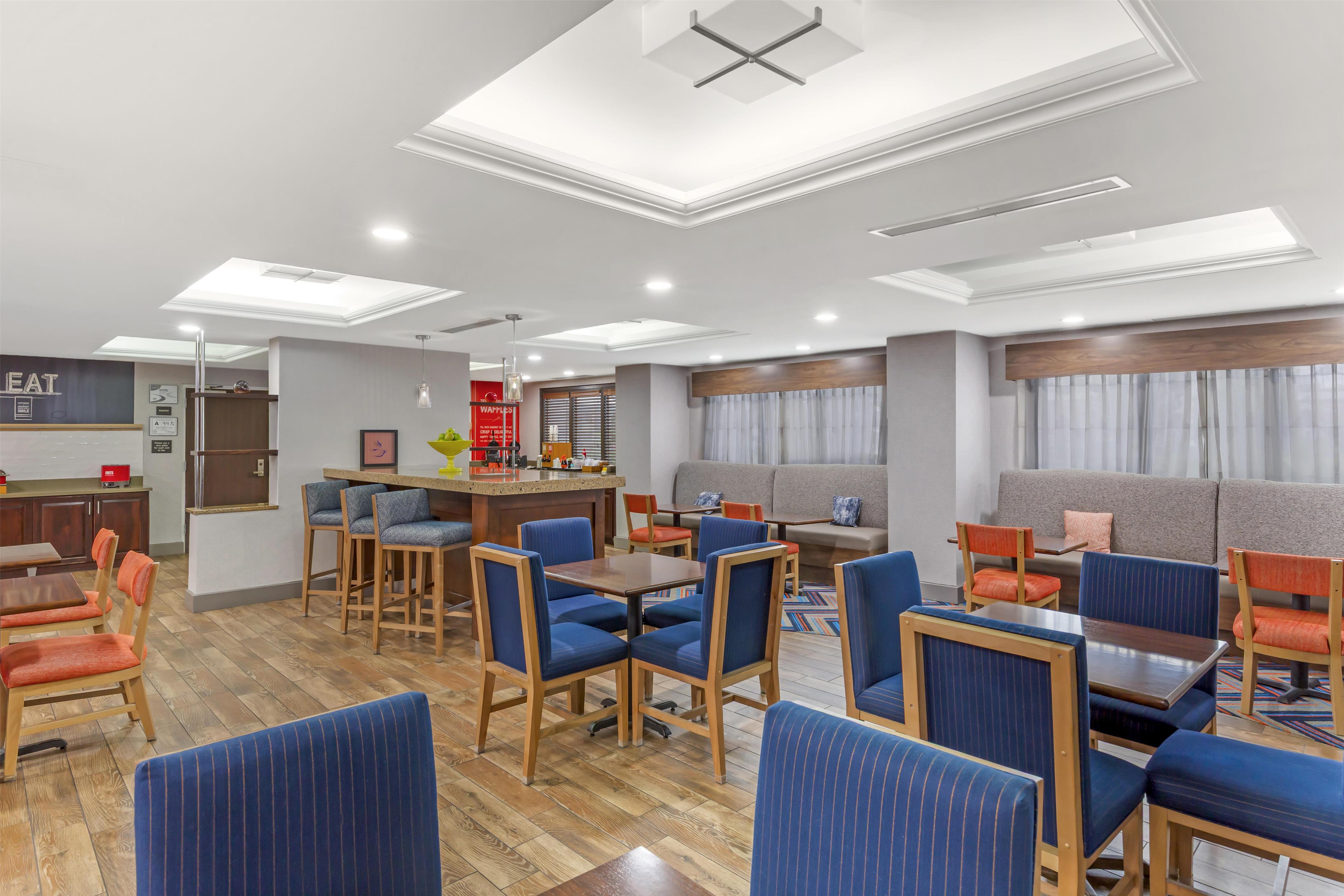 Breakfast Area | Hampton Inn Washington